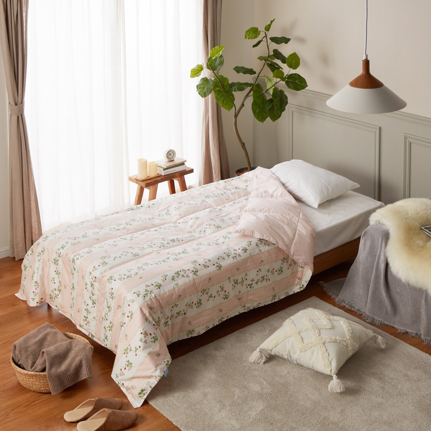 ウェッジウッド ワイルドストロベリー コットン１００％生地 洗える羽毛肌掛けふとん ＜シングル＞