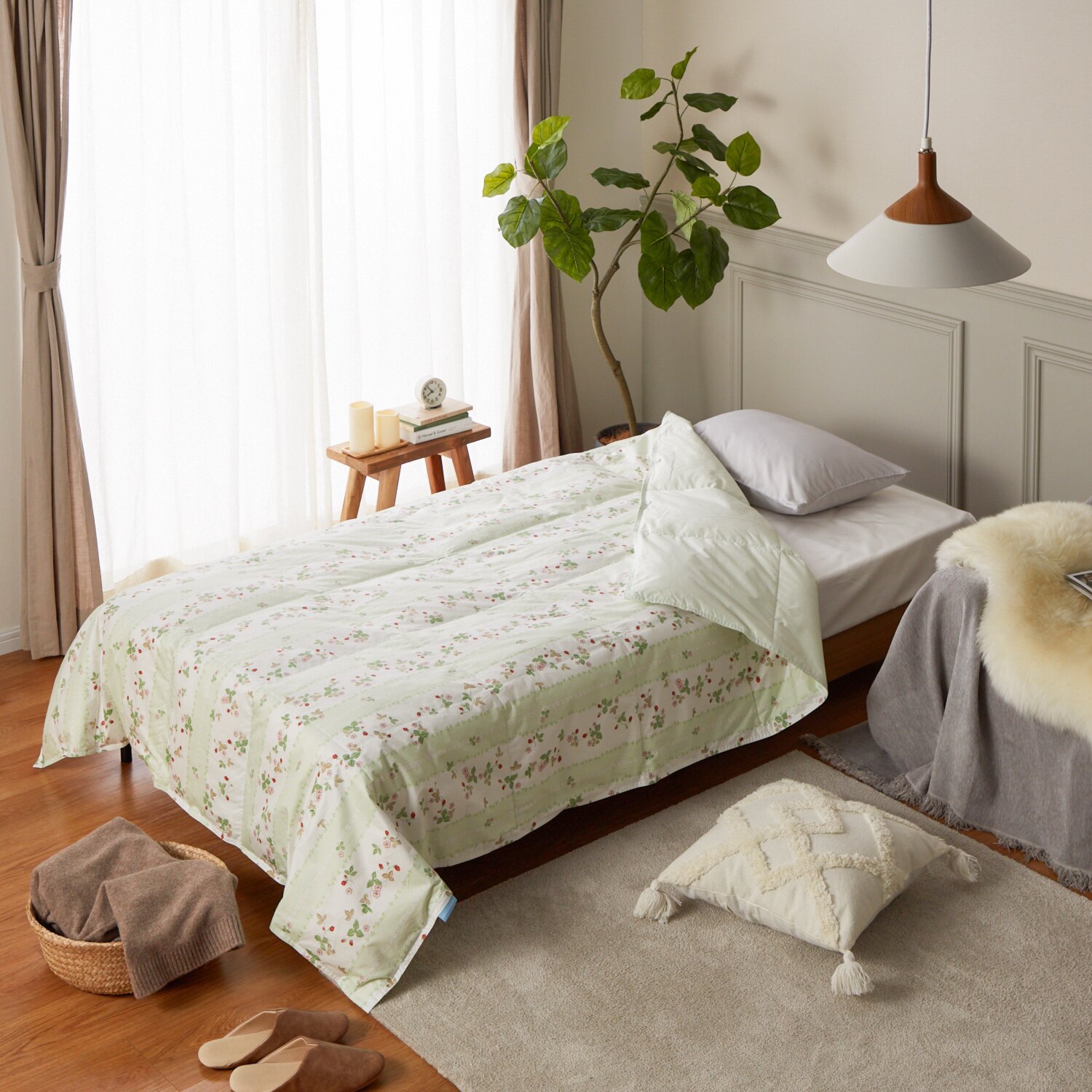 ウェッジウッド ワイルドストロベリー コットン１００％生地 洗える羽毛肌掛けふとん ＜シングル＞