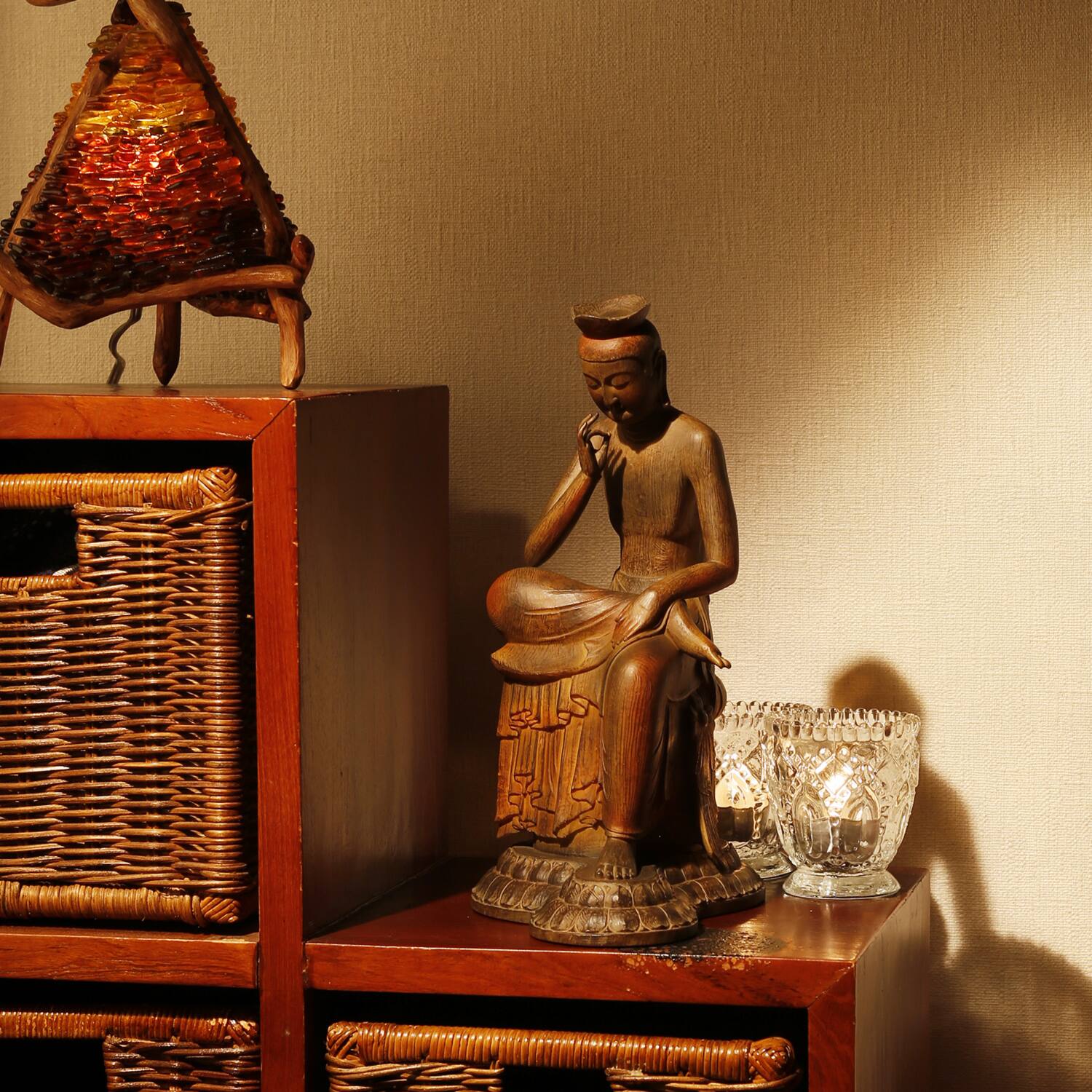 イスム 弥勒菩薩像