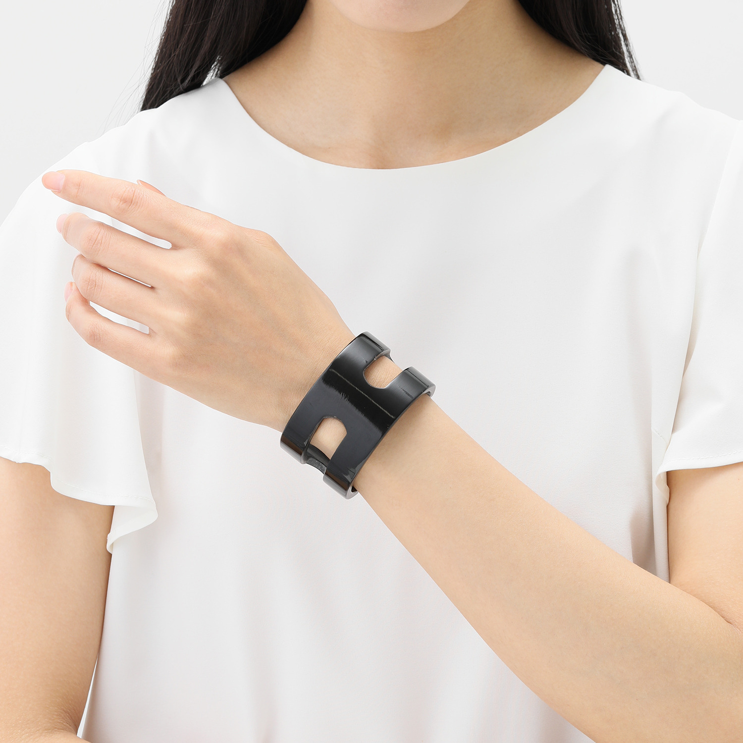 グレイスモア 水牛 ラインデザイン 軽やかボリューム バングル