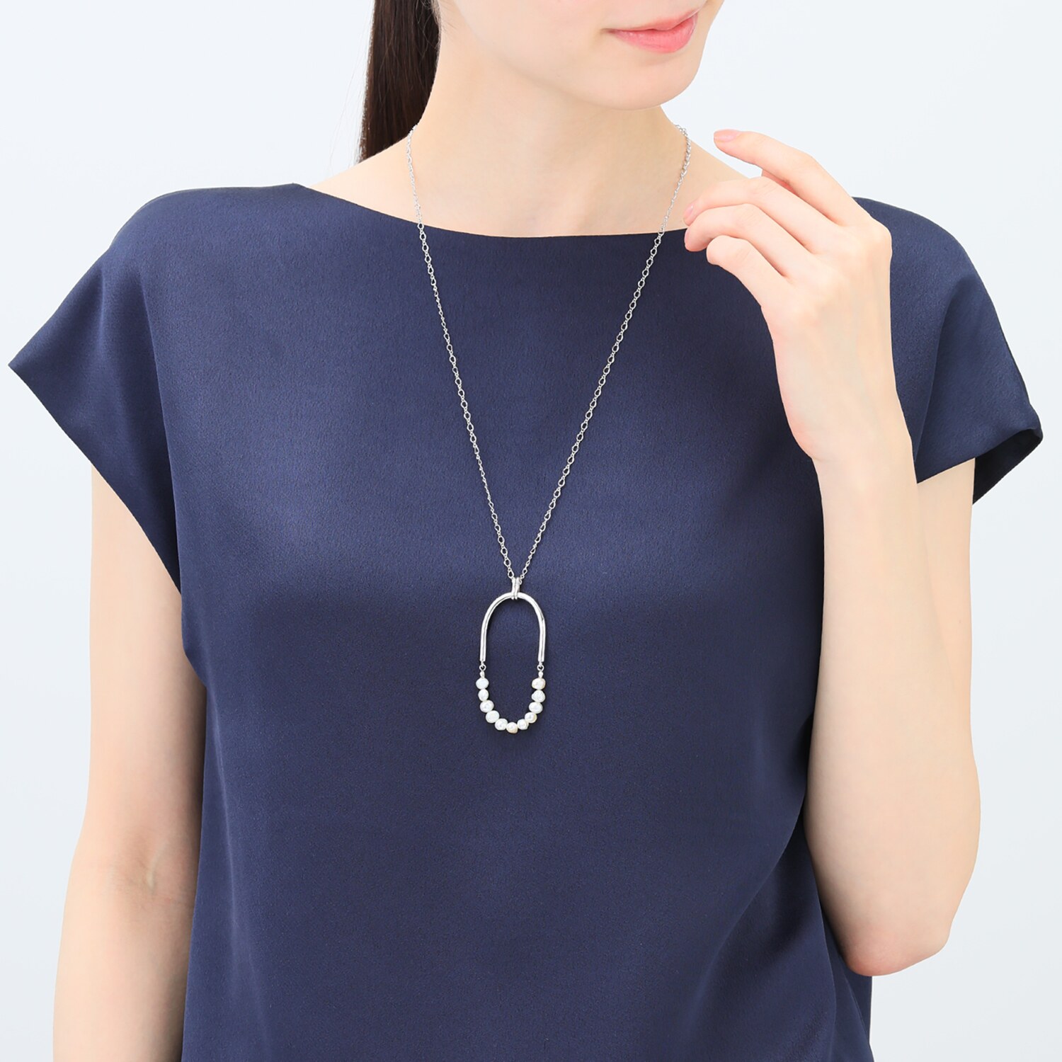 エアリーフェアリー 淡水パール＆ メタルライン オーバルモティーフ スタイリッシュ ロングネックレス