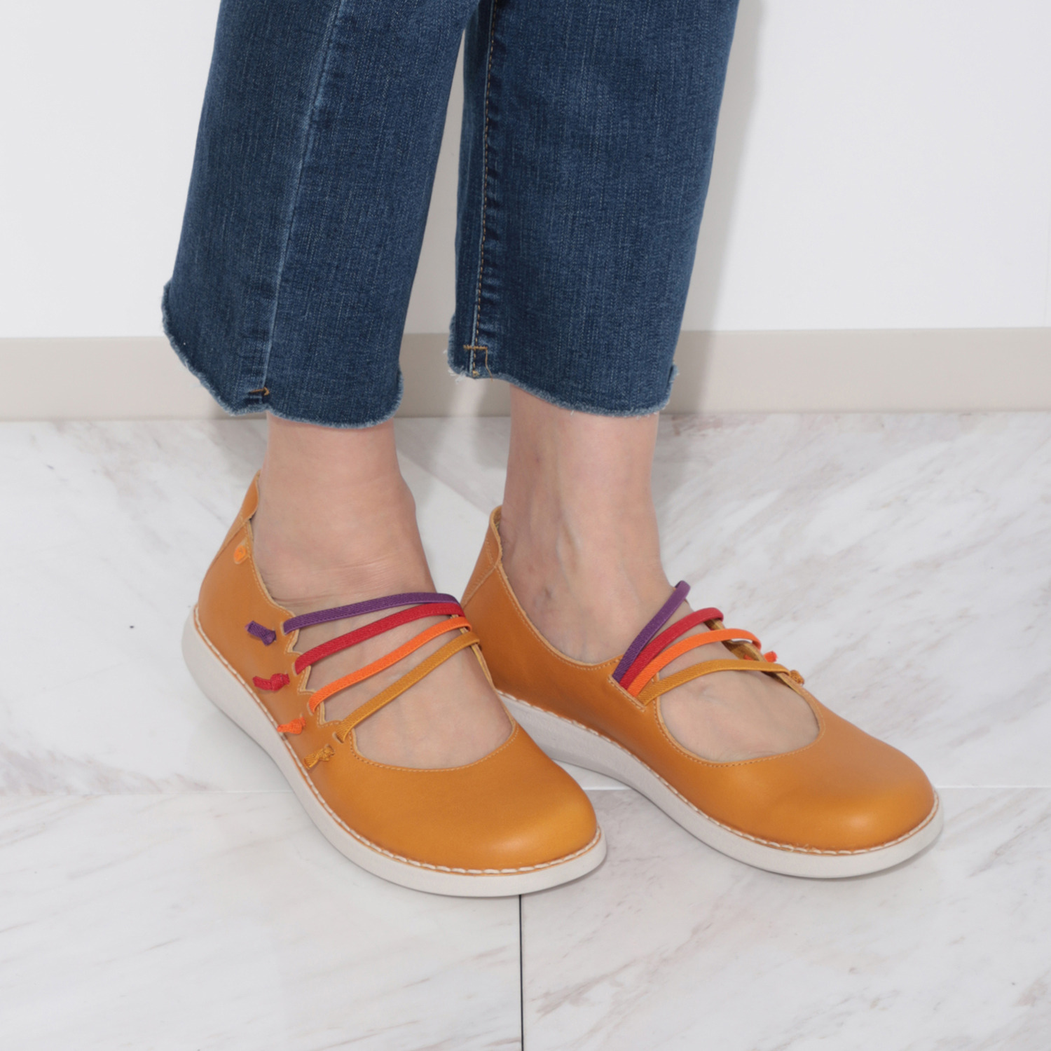 ジャングラ ＜スペイン製＞ 着脱簡単 牛革ストラップシューズ