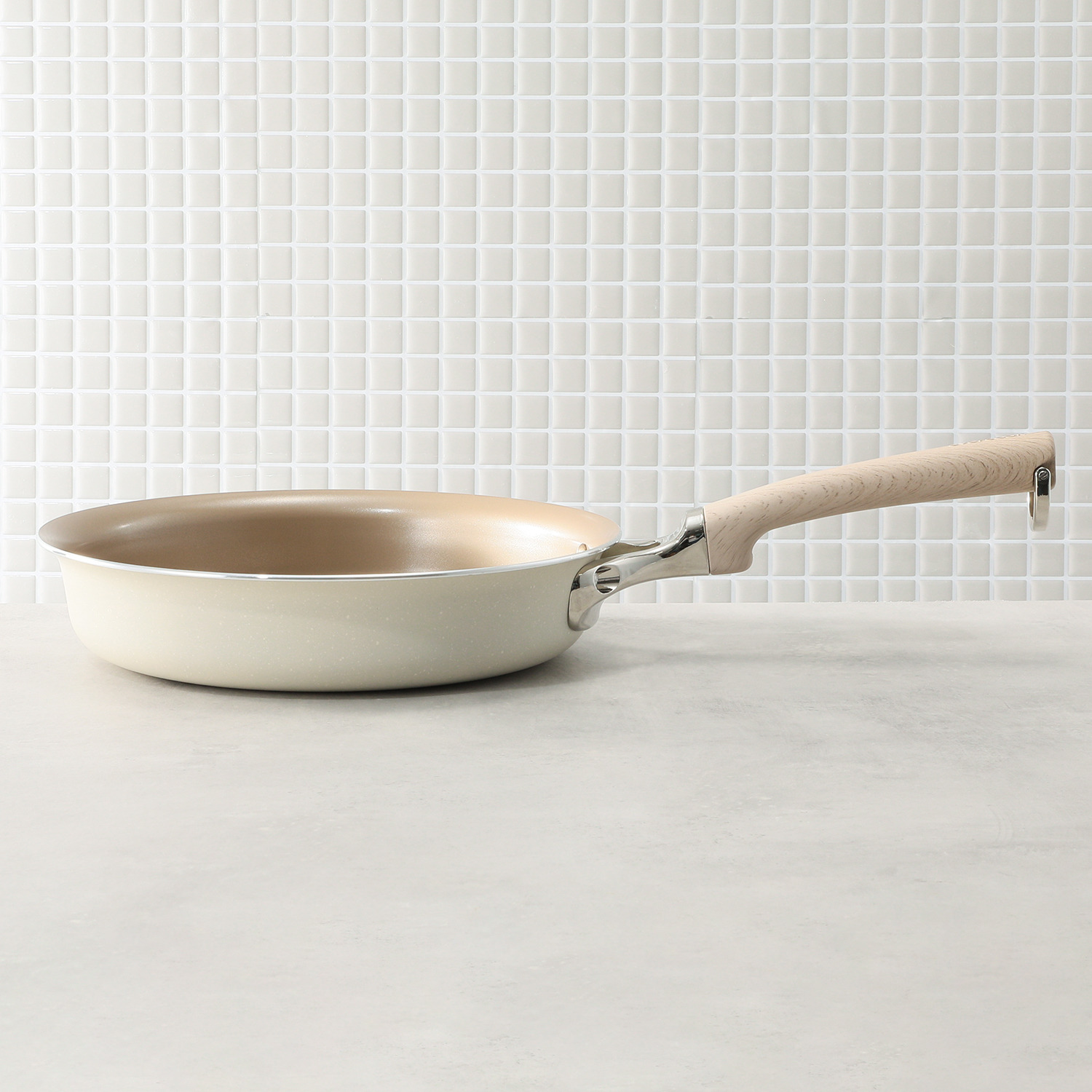 自信のこびりつきにくさ こだわりのデザインで 毎日使いたくなる フライパン ｅｖｅｒｃｏｏｋＤＥＣＯ フライパン ＜２６ｃｍ＞