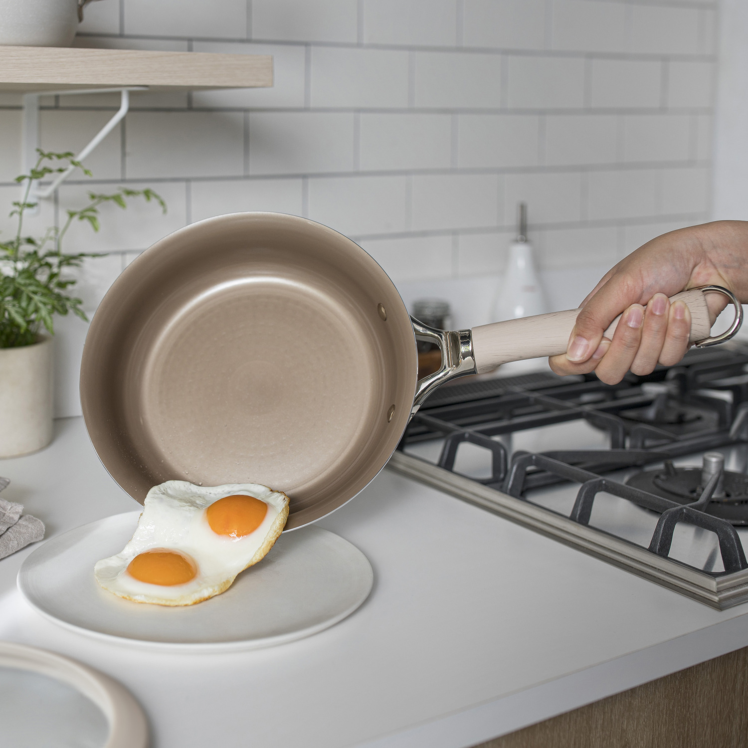 自信のこびりつきにくさ こだわりのデザインで 毎日使いたくなる フライパン ｅｖｅｒｃｏｏｋＤＥＣＯ フライパン ＜２６ｃｍ＞