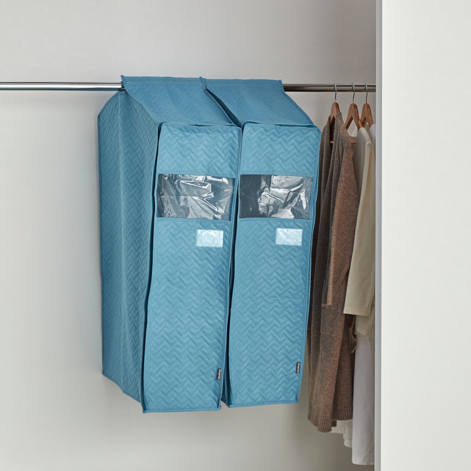 クラレトレーディング ダブルファスナー仕様で 洋服の出し入れ簡単 汚れ・ホコリ・花粉など しっかりブロック！ まとめて洋服カバー 同色２個セット ＜ショート＞ 