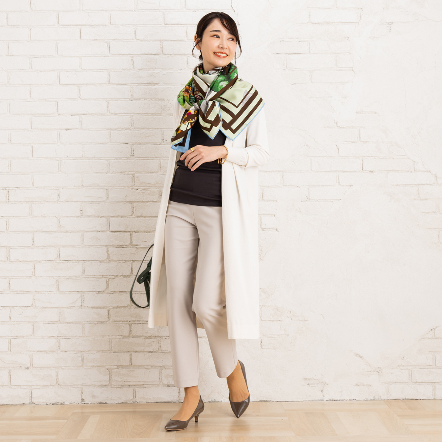 ピーツー １５周年フィナーレ企画 純日本製 やわらかハイストレッチ 美脚ストレートパンツ