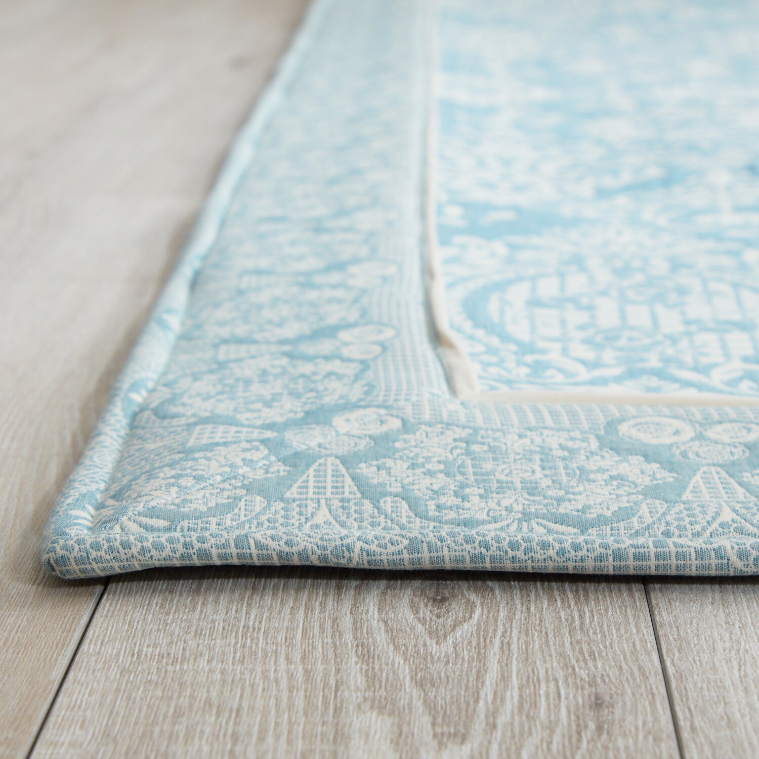 スワトウ刺しゅう協会 認定デザイン ジャガード織 コットンラグ ＜１９０×２４０ｃｍ＞