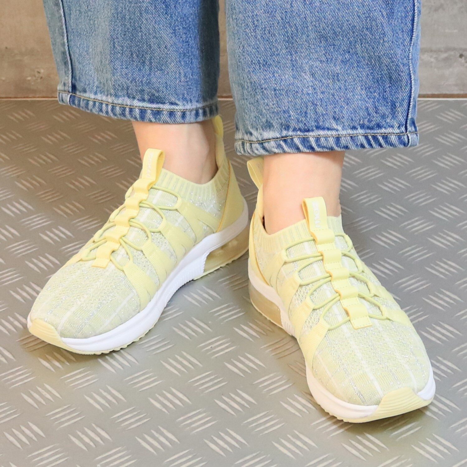 モズ 洗えるようになった！ さらにふかふか中敷 ダブルエア 軽量ニットスニーカー