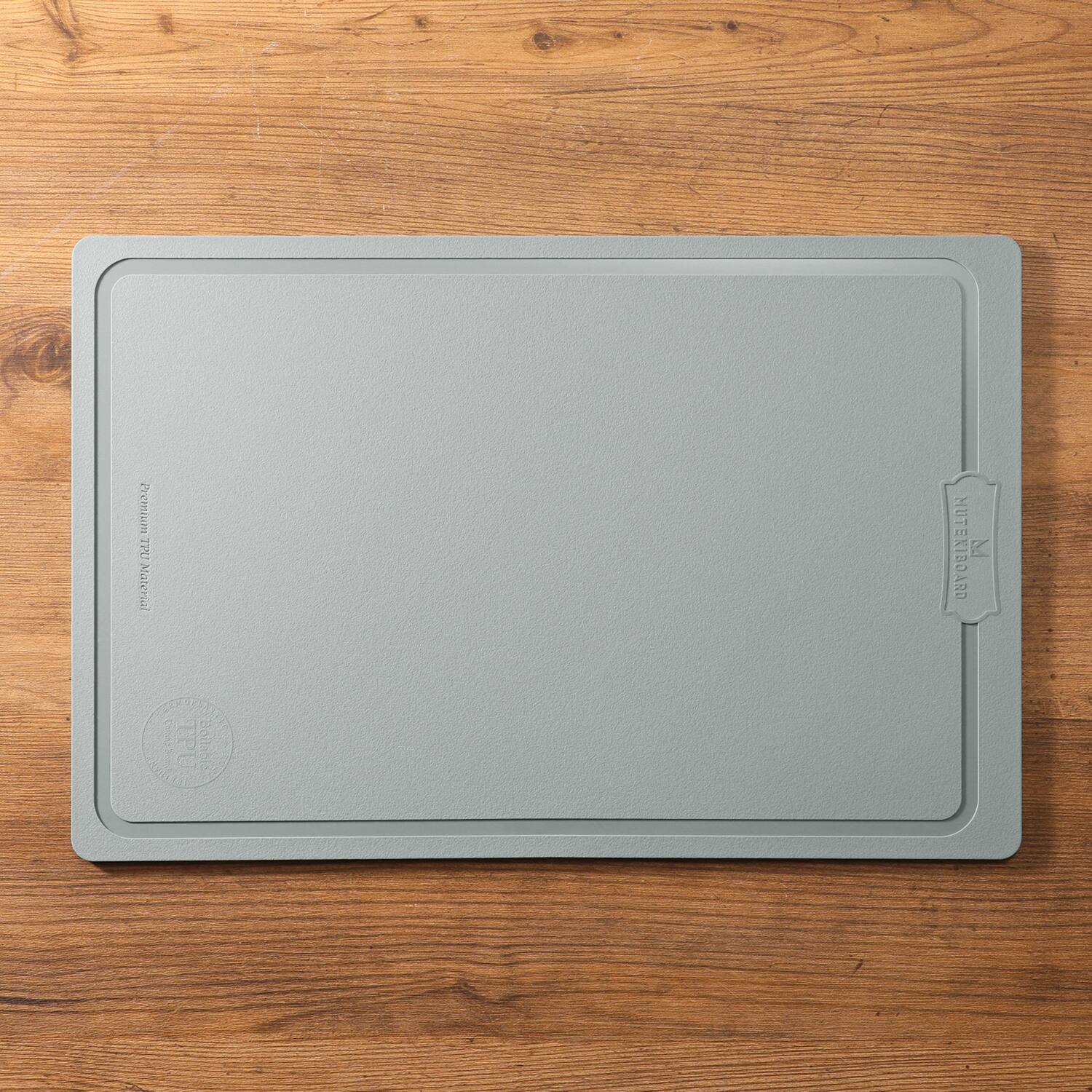 ムテキボード ゴムとプラスチックの 特性を兼ね備えた素材 プレミアムＴＰＵ製の 傷がつきにくいまな板