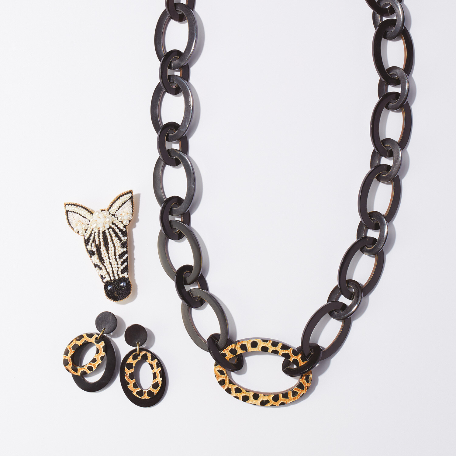 マダムヒロコ 黒水牛 アクセントパーツ デザインチェーン ロングネックレス “Ｌｅｔ’ｓ　ｇｏ！”