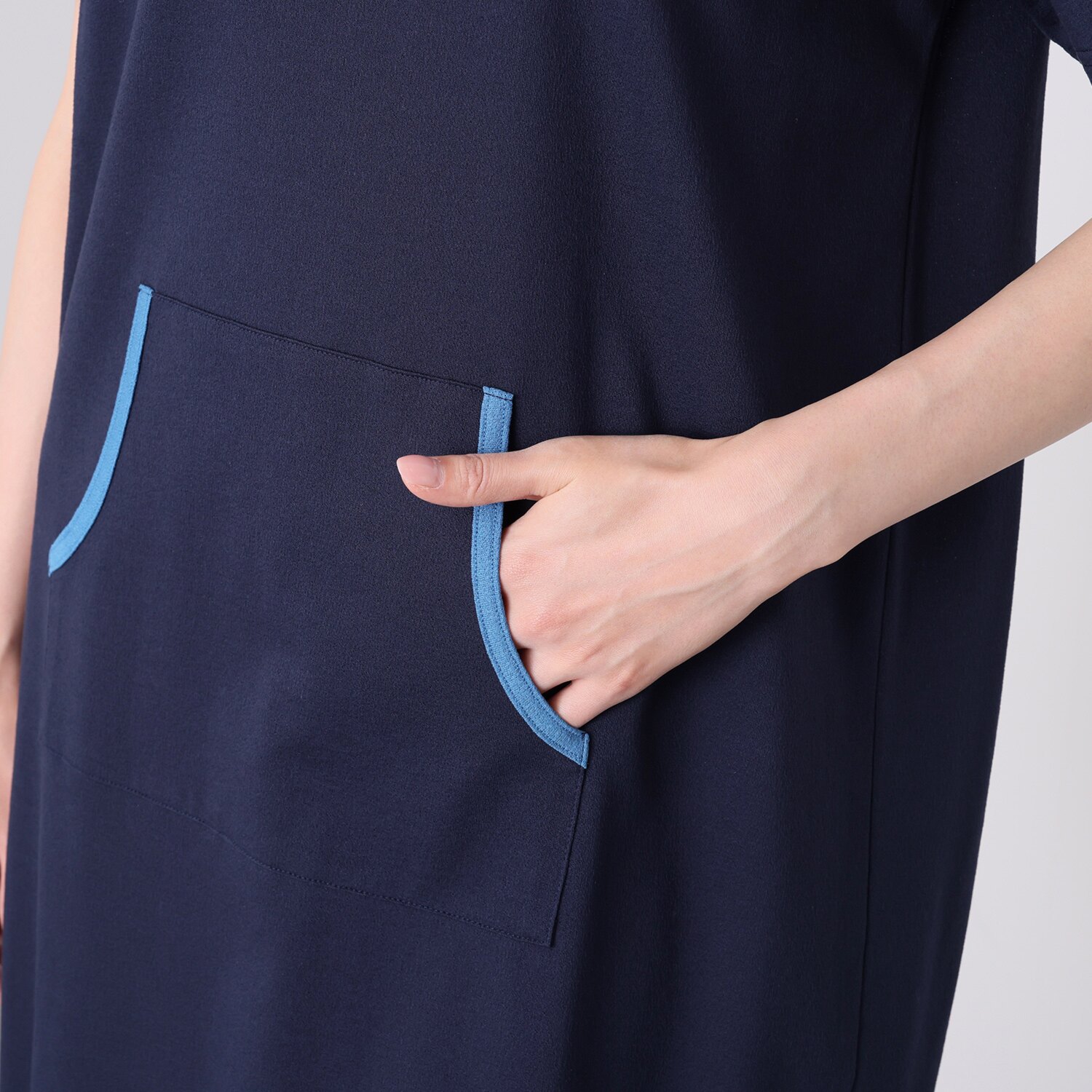 シロヤイチガントウキョウ ＤＥＰＥＮＤ糸使用 アムンゼン ポケット付 半袖ワンピース