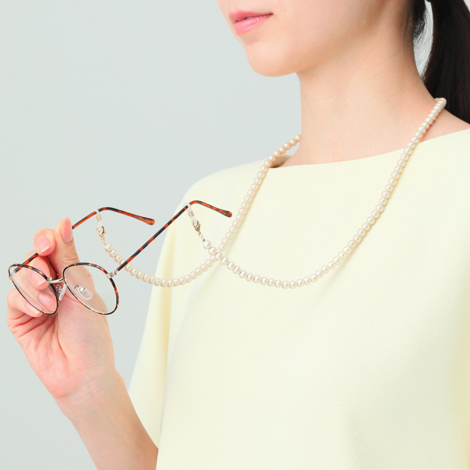 フェザーフィーリング コットンパール グラスホルダー兼 ロングネックレス