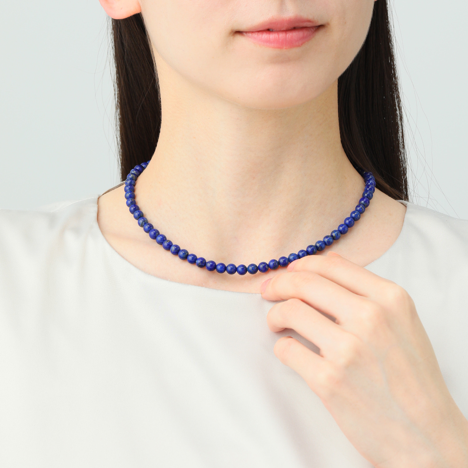 印象的な深いブルー ラピスラズリ ６ｍｍＵＰ シンプル連ネックレス