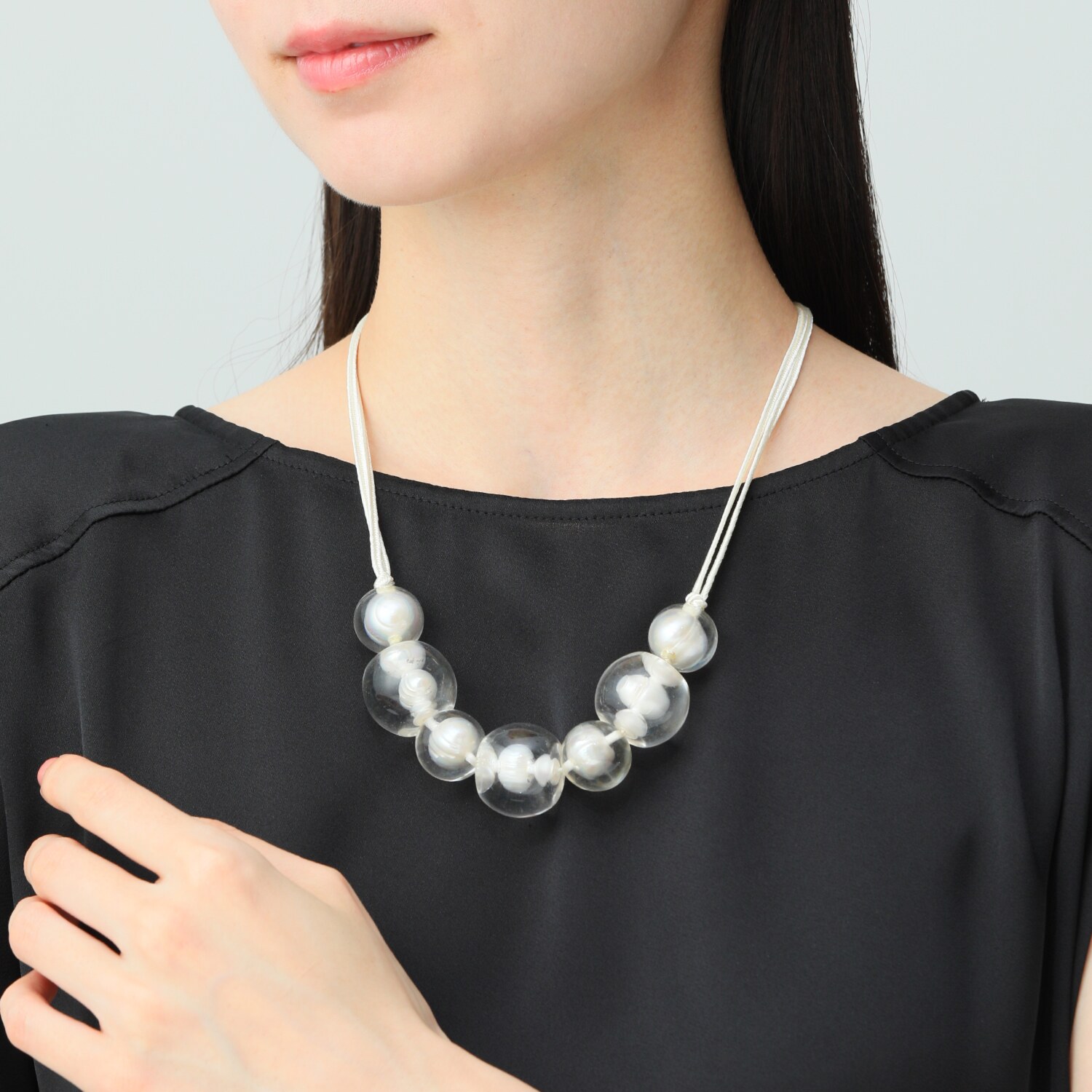 シスカ 淡水パール クリアレジン スライド ロングコードネックレス