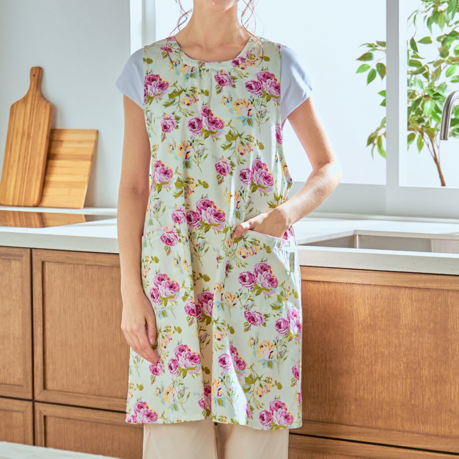 ローラアシュレイ コットン１００％ はっ水エプロン クチュールローズ柄