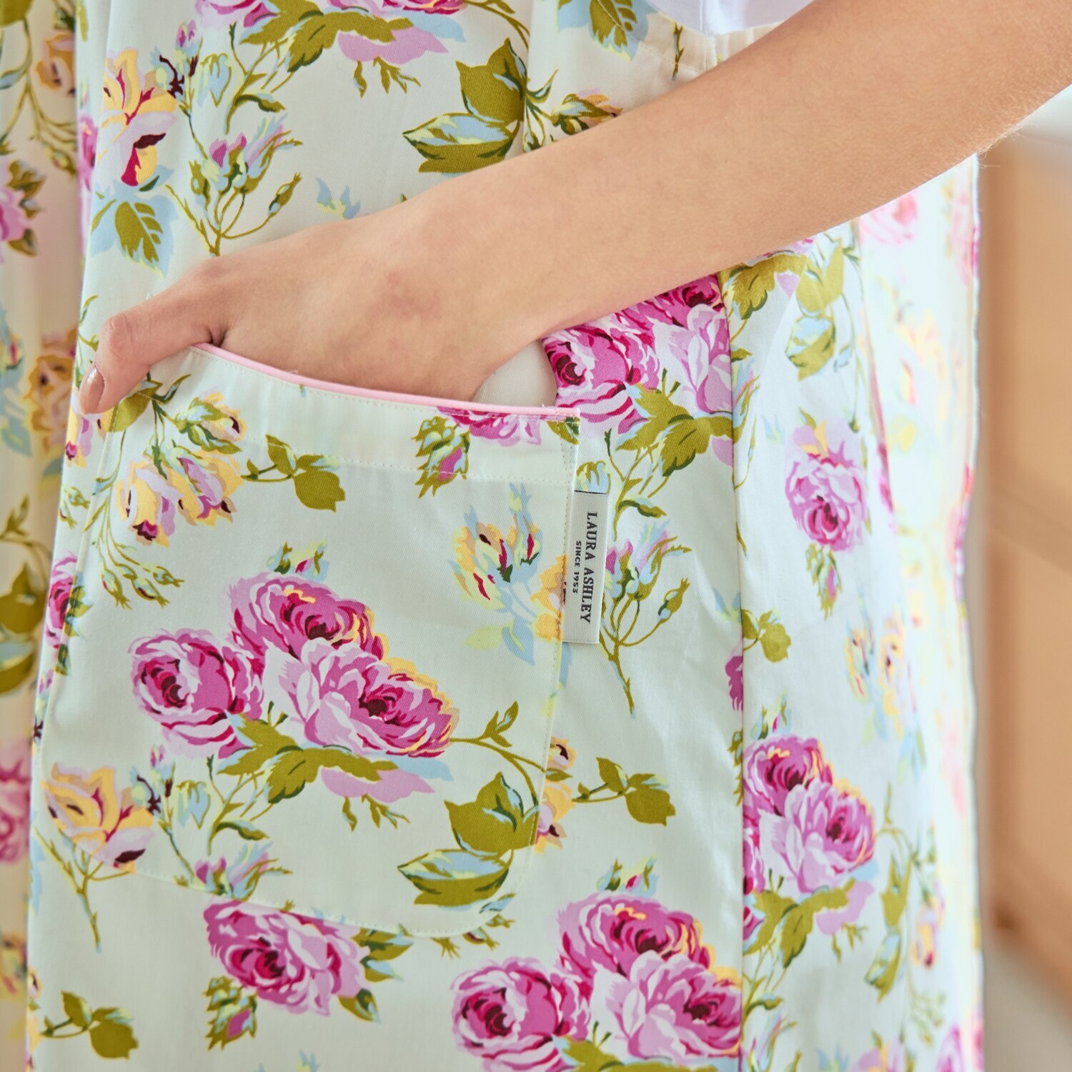 ローラアシュレイ コットン１００％ はっ水エプロン クチュールローズ柄