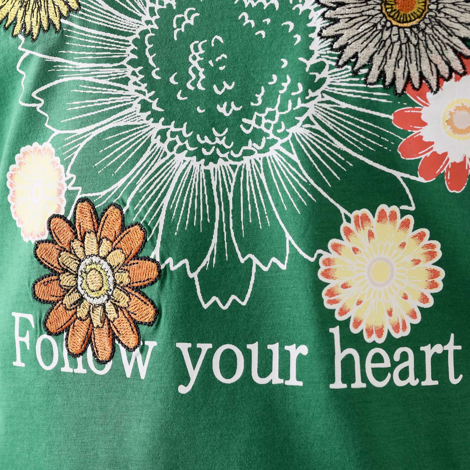 エン プリント＆ 刺しゅうアクセント プルオーバー