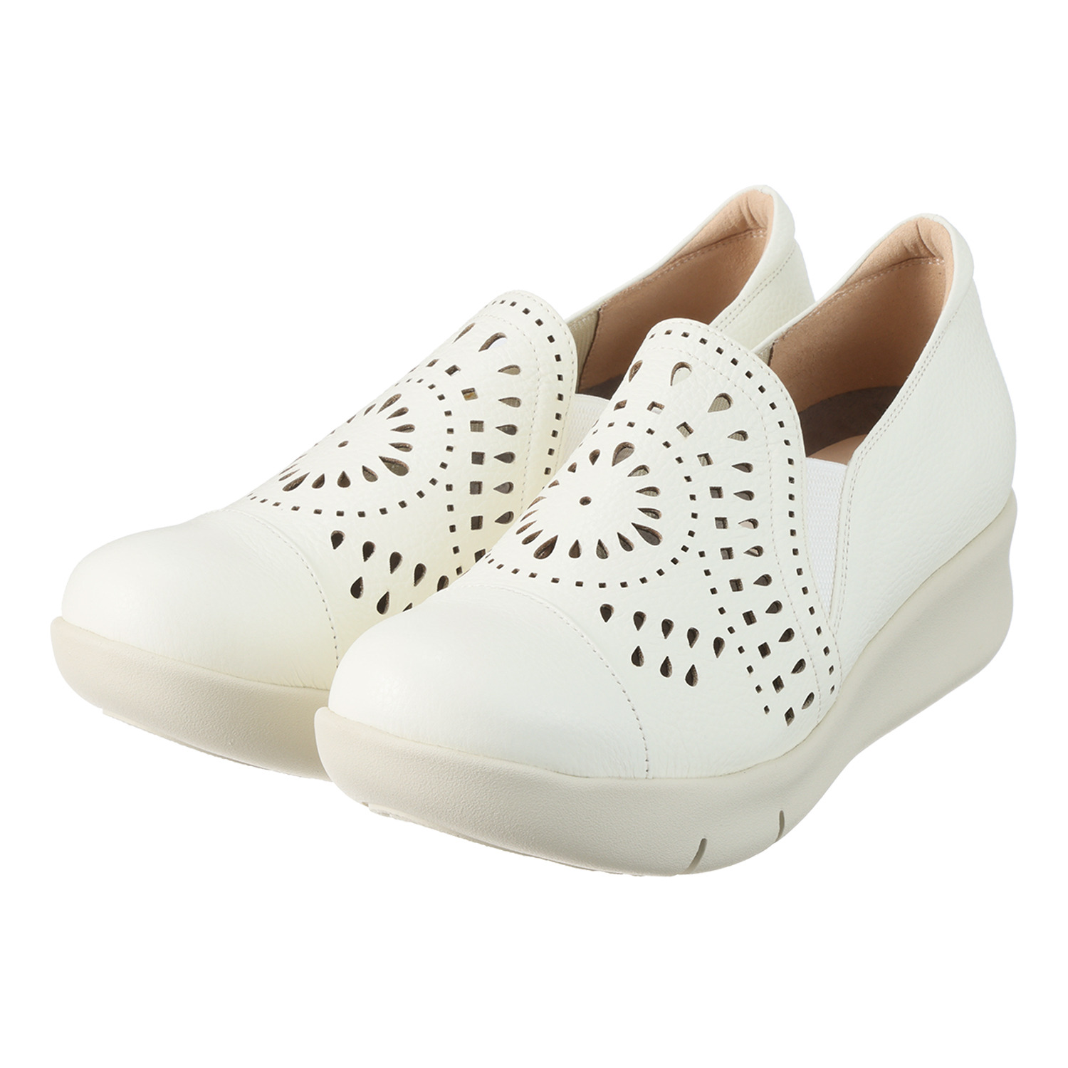 ミスキョウコ 日本製・ソフトレザー アラベスク柄 軽量パンチングスリッポン