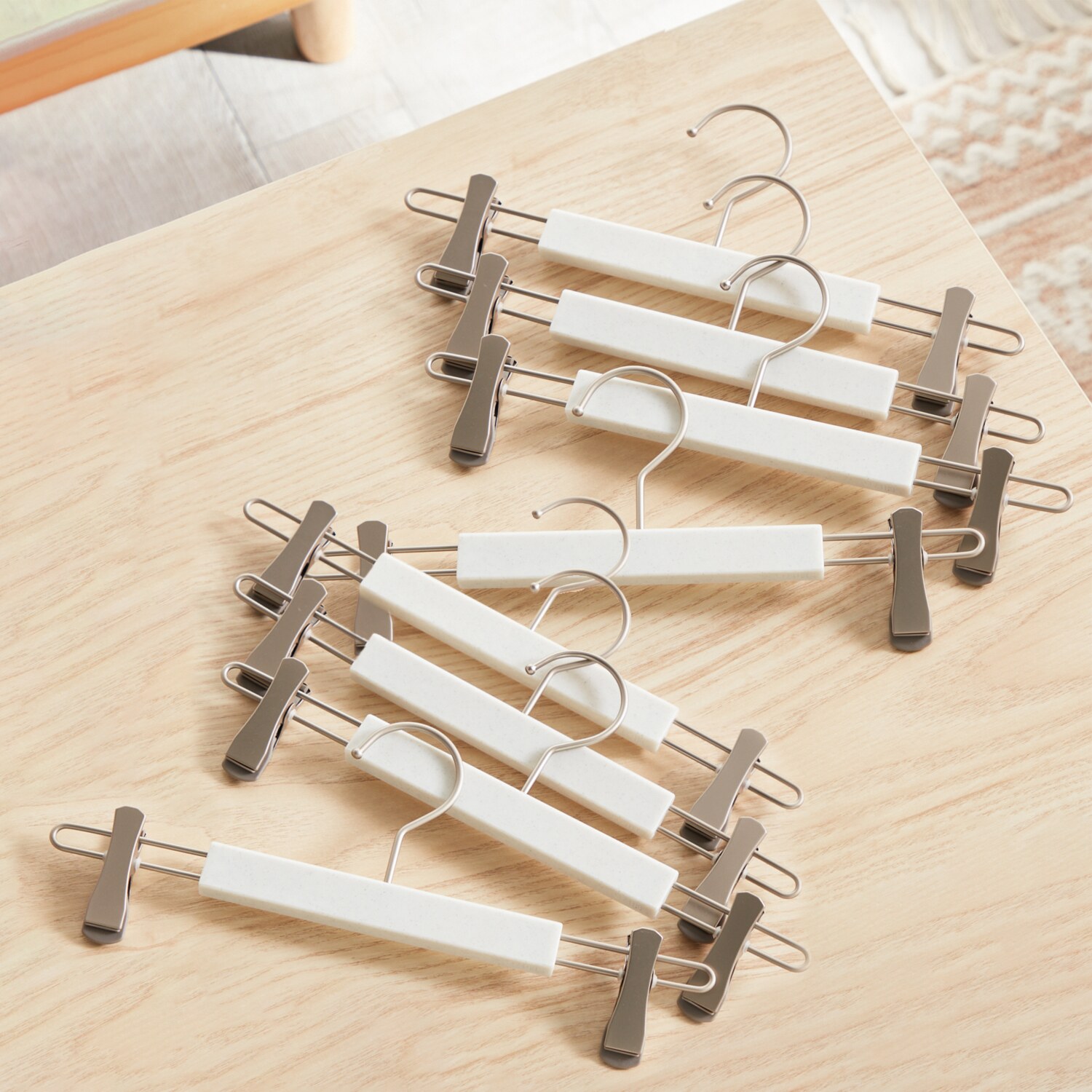 特許取得クリップ！ ずり落ちづらく、 幅広い種類のボトムスに グリップクリップハンガー ８本セット