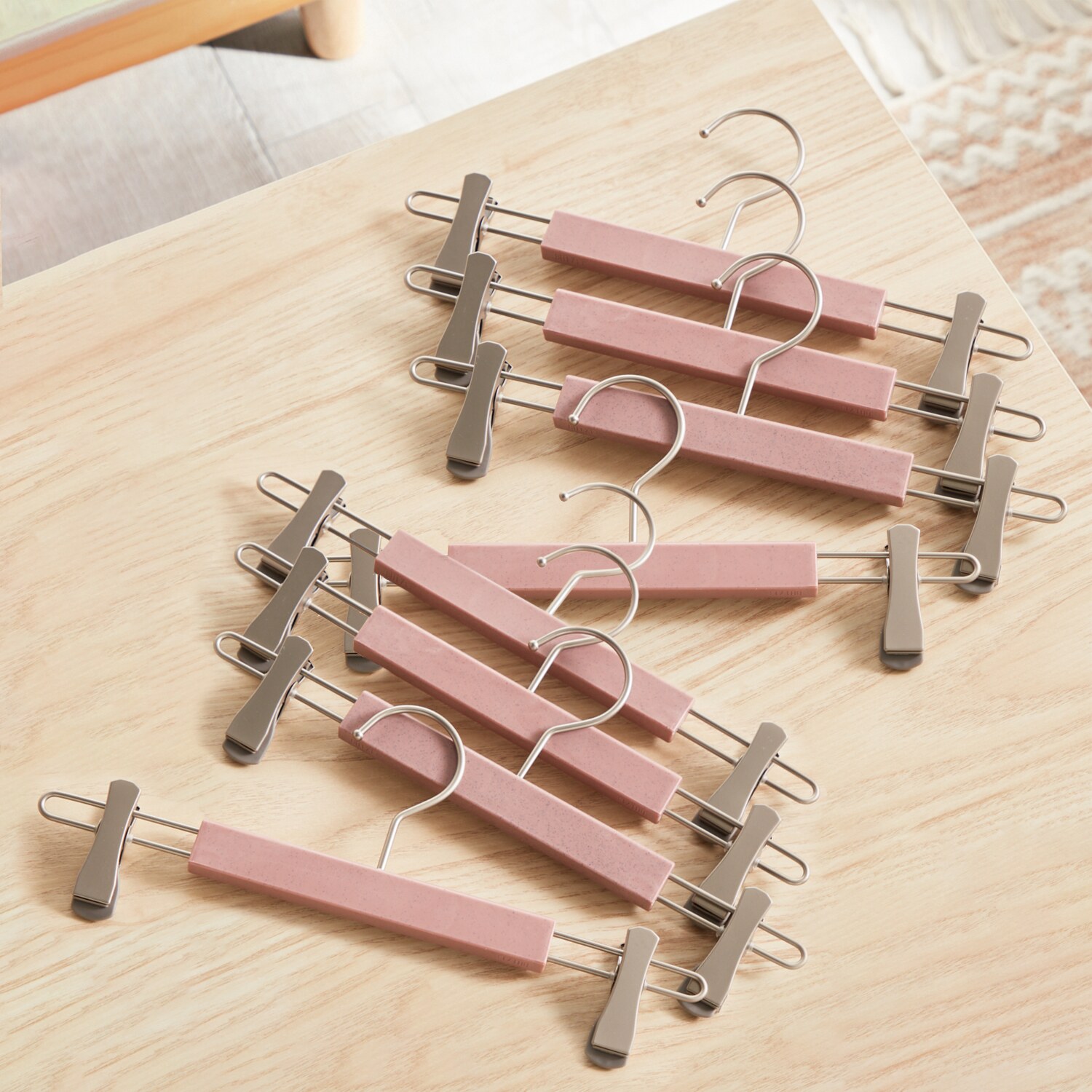 特許取得クリップ！ ずり落ちづらく、 幅広い種類のボトムスに グリップクリップハンガー ８本セット