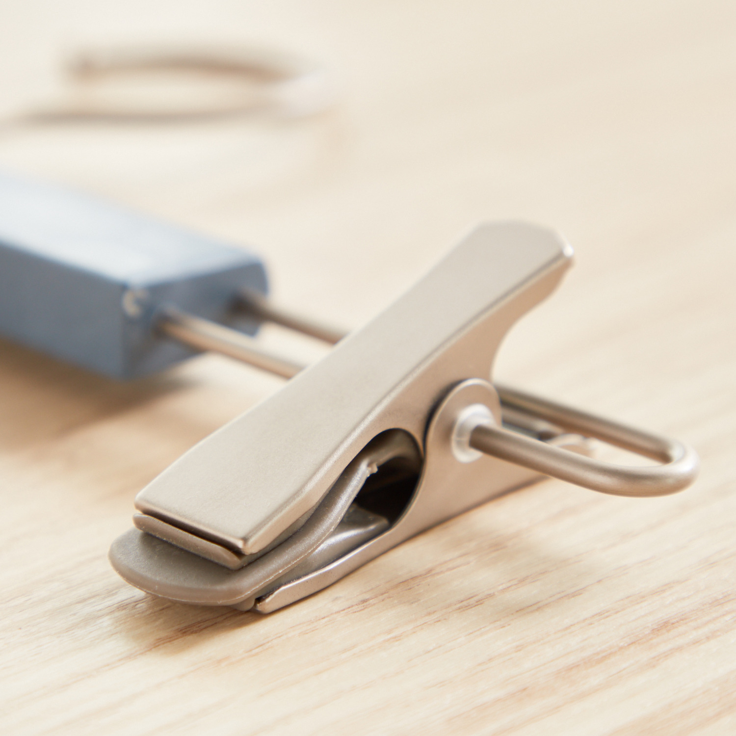 特許取得クリップ！ ずり落ちづらく、 幅広い種類のボトムスに グリップクリップハンガー ８本セット