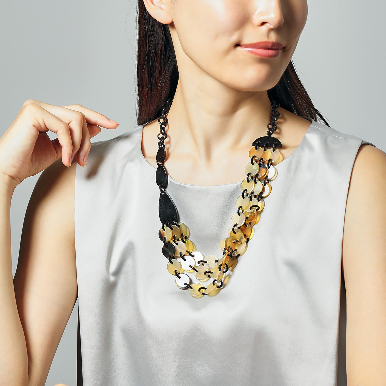 グレイスモア 水牛 バイカラー アシンメトリーデザイン ３連ネックレス