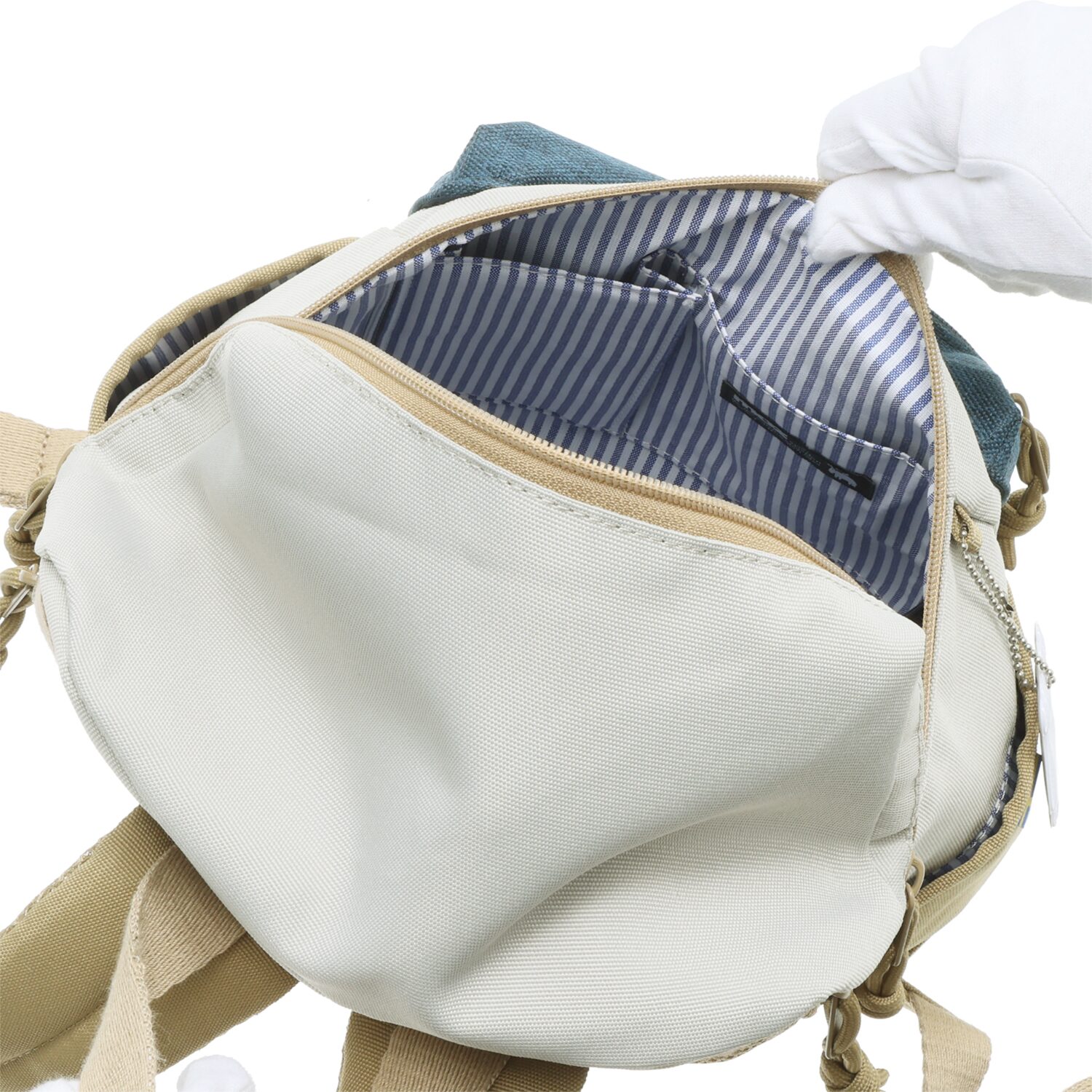 モズ 見た目以上の収納力！ スクエアシルエットで ムダなく収まる ミニリュック