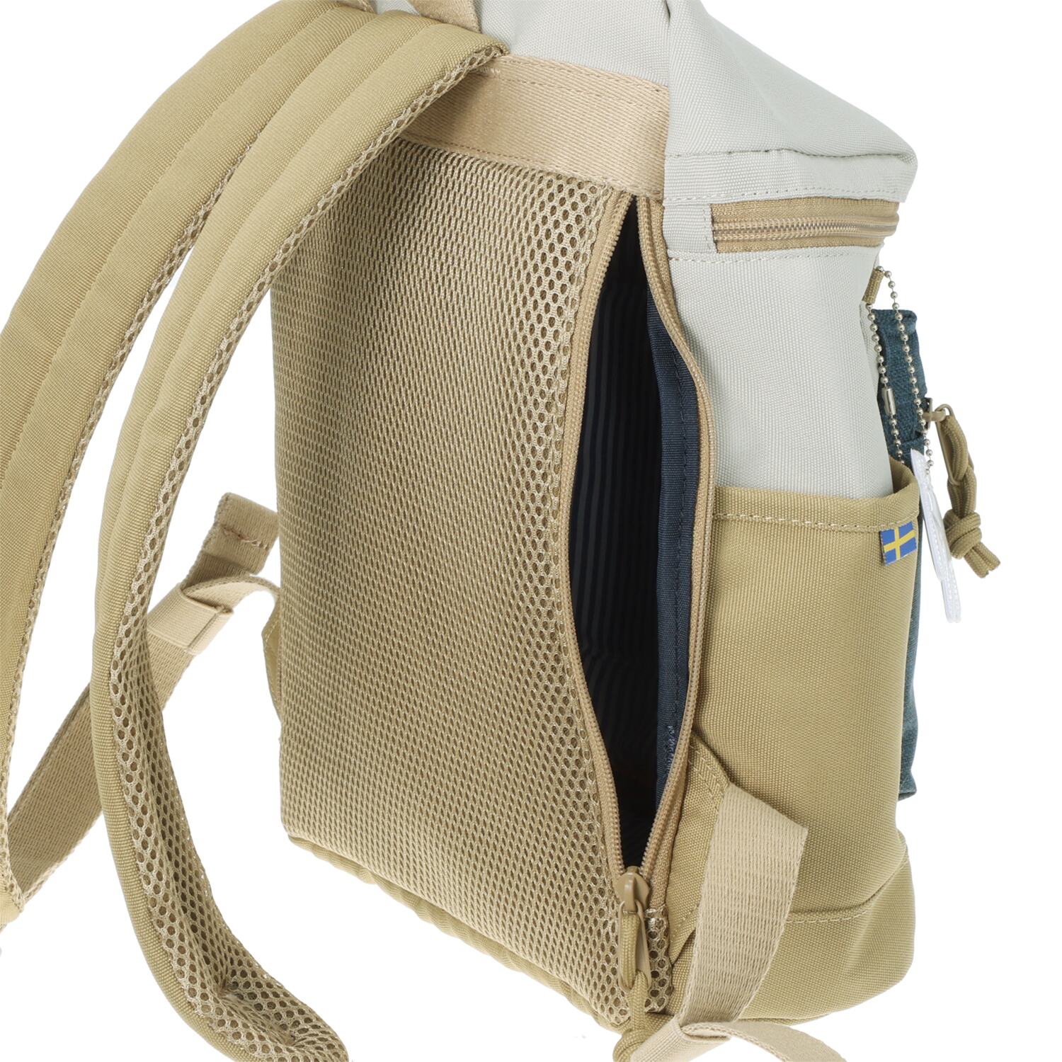 モズ 見た目以上の収納力！ スクエアシルエットで ムダなく収まる ミニリュック