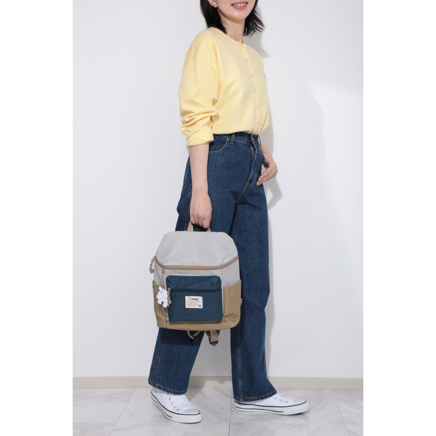 モズ 見た目以上の収納力！ スクエアシルエットで ムダなく収まる ミニリュック