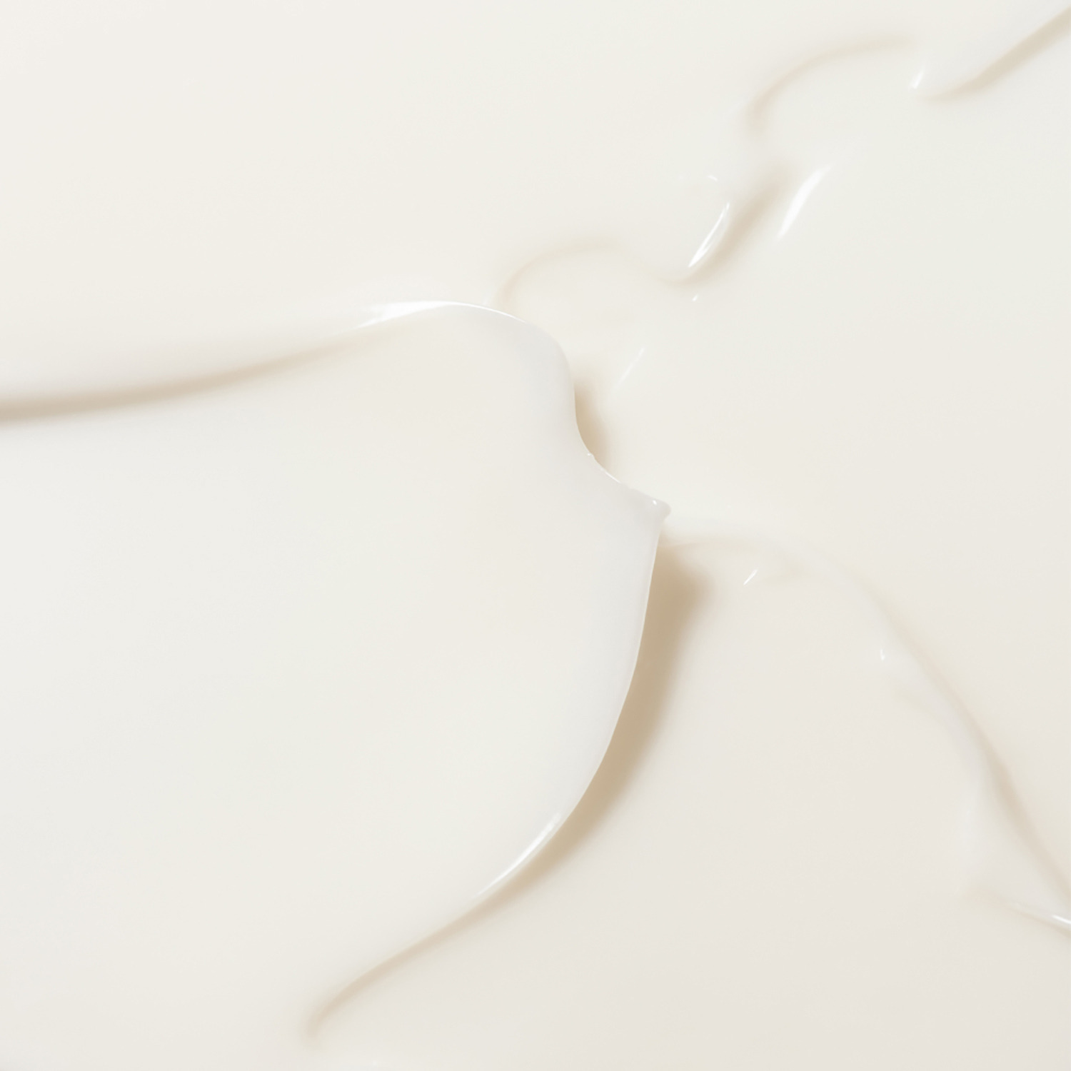 ＭＥＭ ７種のハリ成分＆ ４種のオイルを厳選配合！ 溶け込むようになじむ しっとり軽やかな使用感 エンリッチ　クリーム