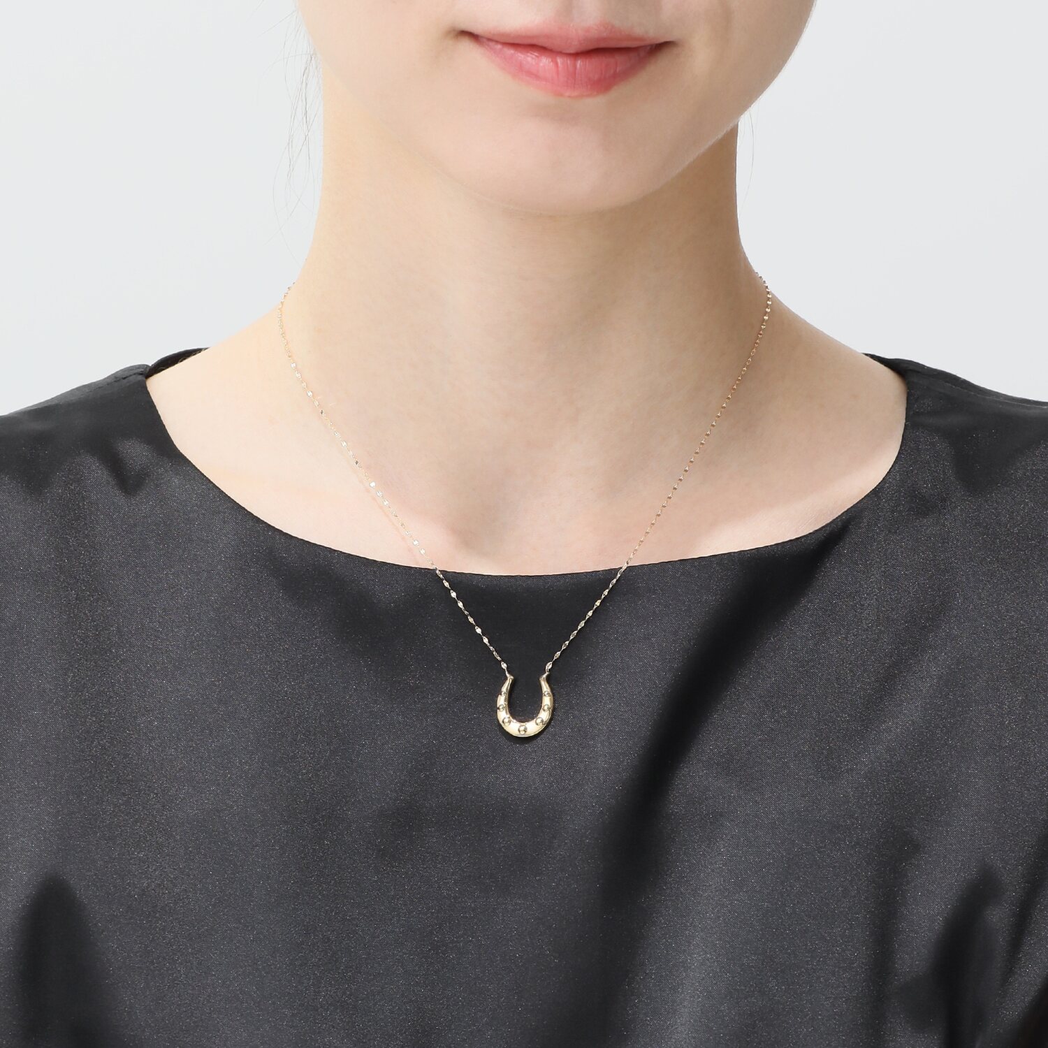 ケーグランツ １８Ｋ 馬蹄モティーフ 一つ星アクセント リバーシブルネックレス
