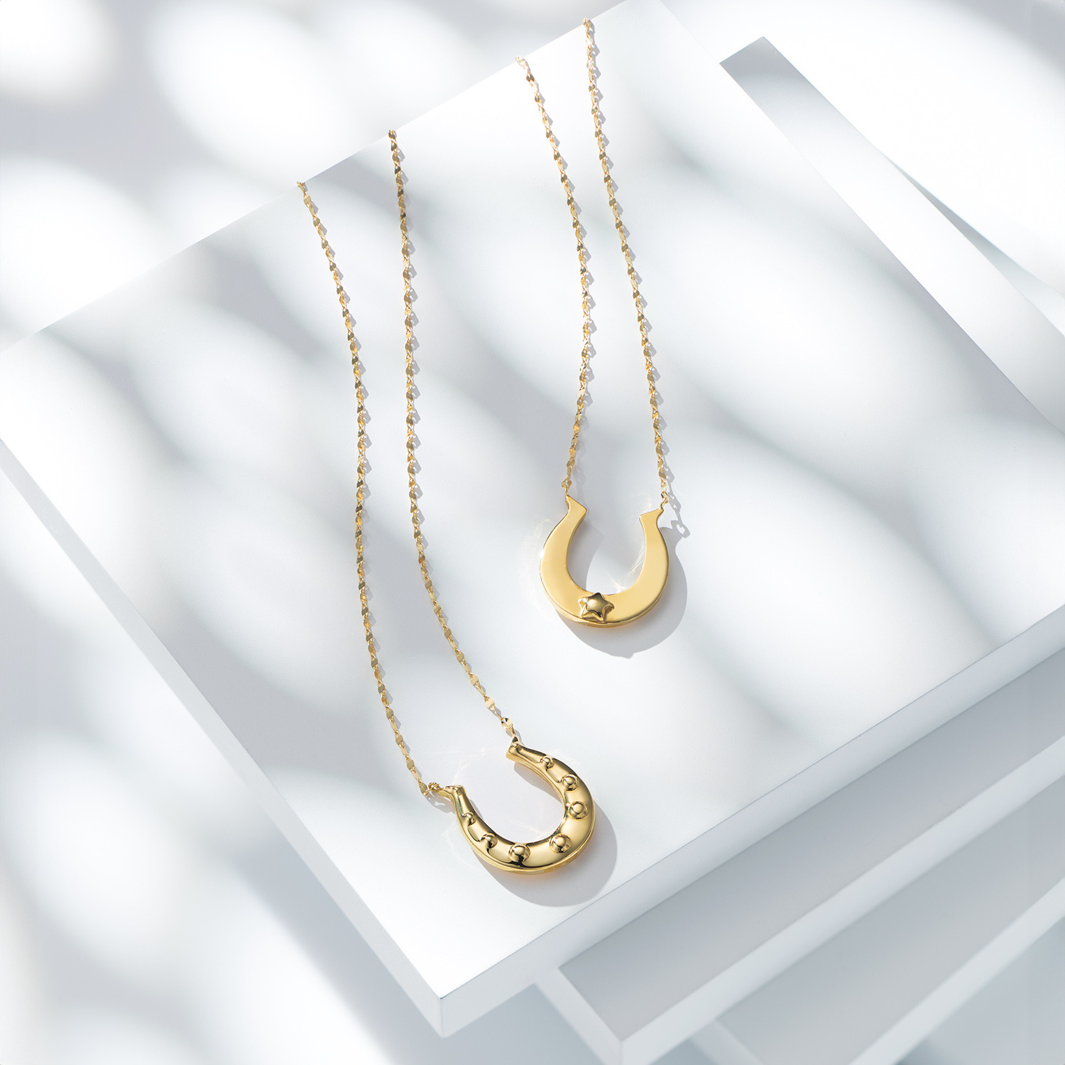 ケーグランツ １８Ｋ 馬蹄モティーフ 一つ星アクセント リバーシブルネックレス