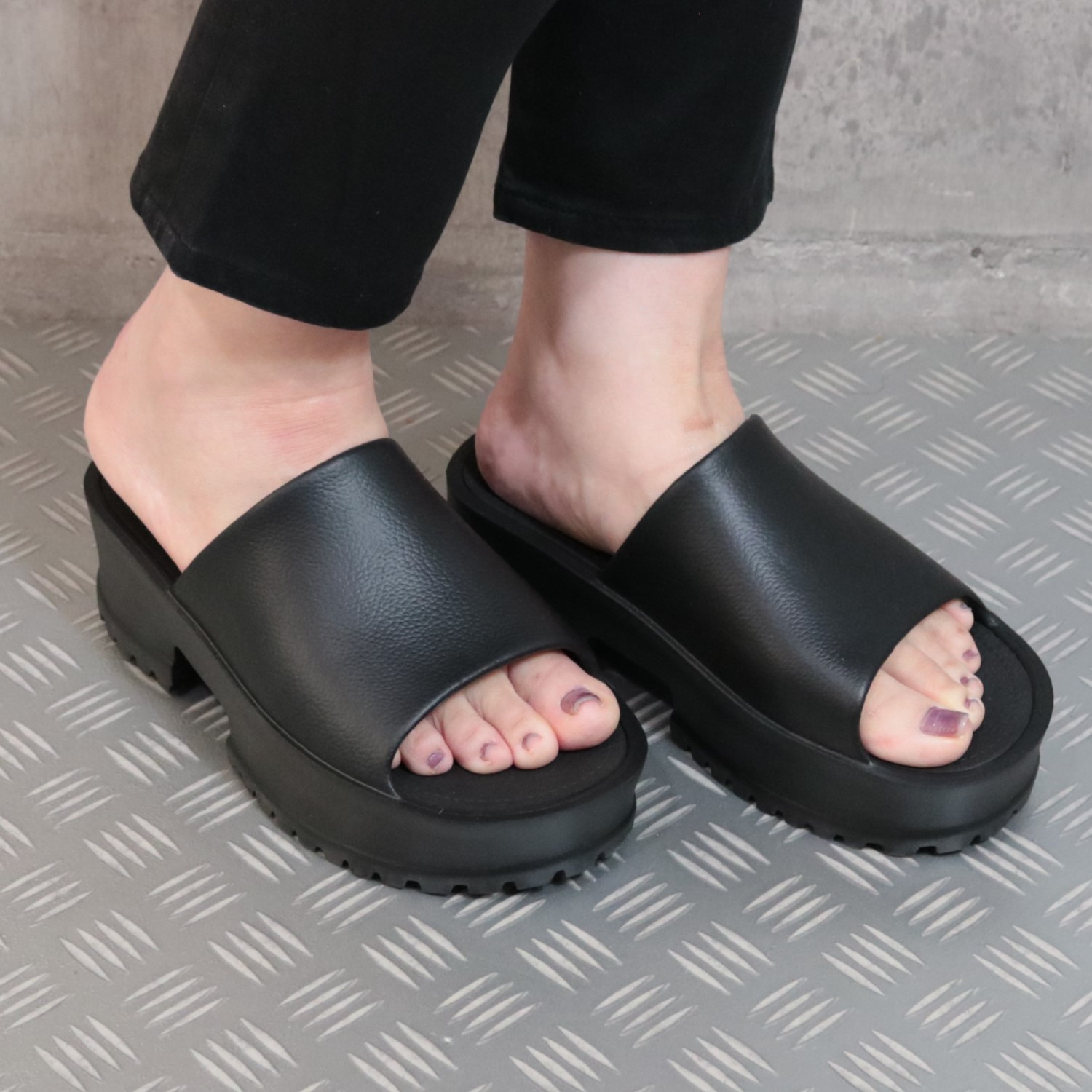 ズッカ　クラブ 超軽量 ボリュームヒールサンダル