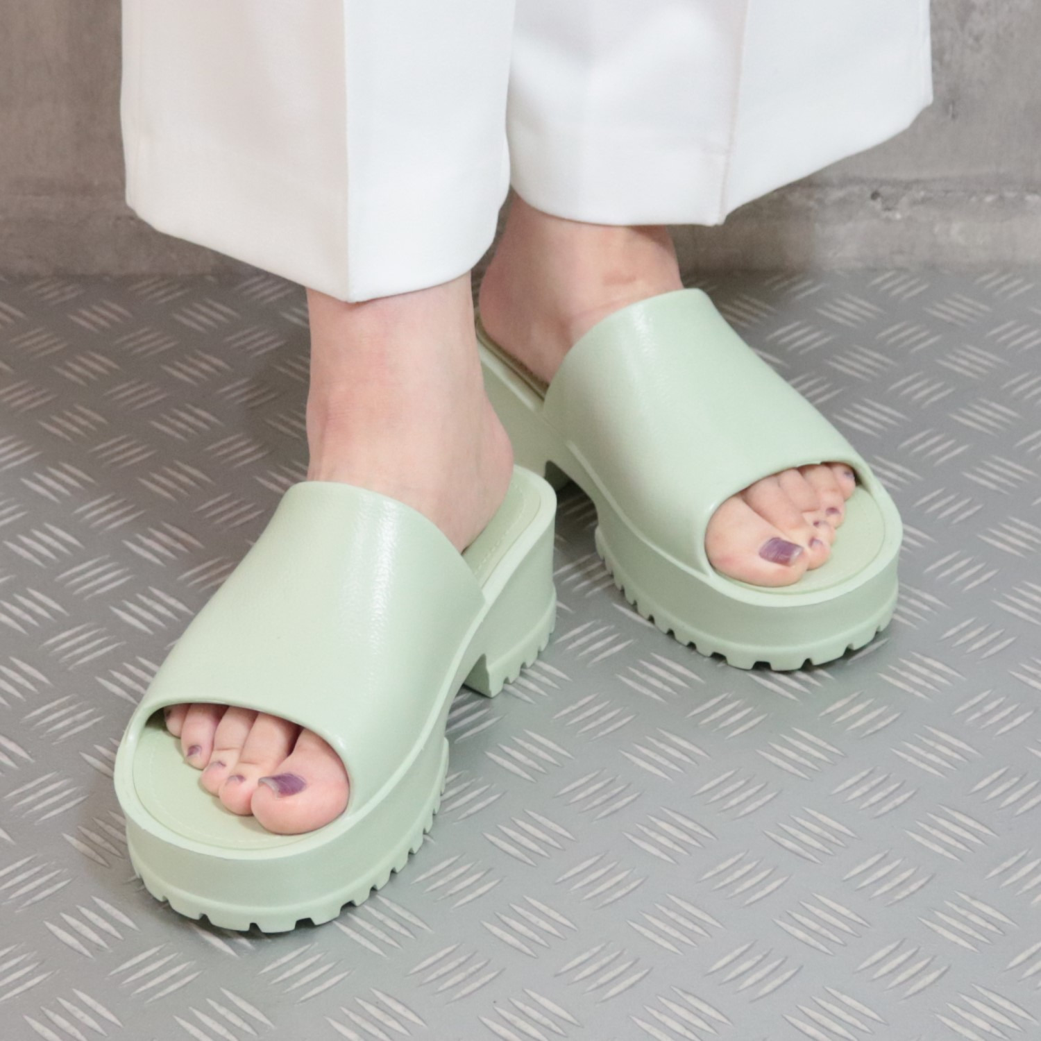 ズッカ　クラブ 超軽量 ボリュームヒールサンダル