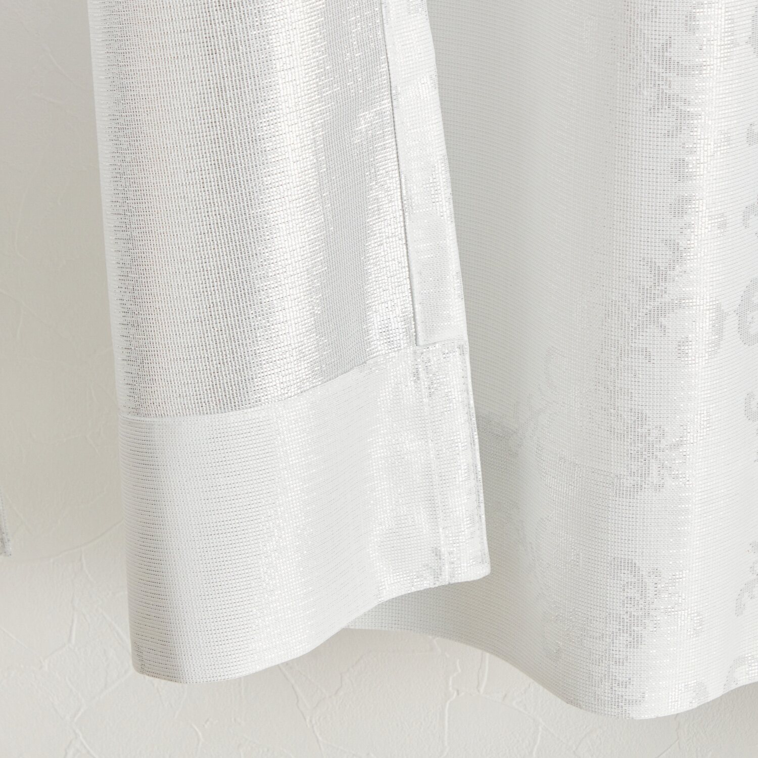 エコファインレース 遮熱＆ＵＶカット効果で 日差しからお部屋を守る！ オーナメントリース柄 日本製カーテン２枚組 ＜１００×１３３ｃｍ＞