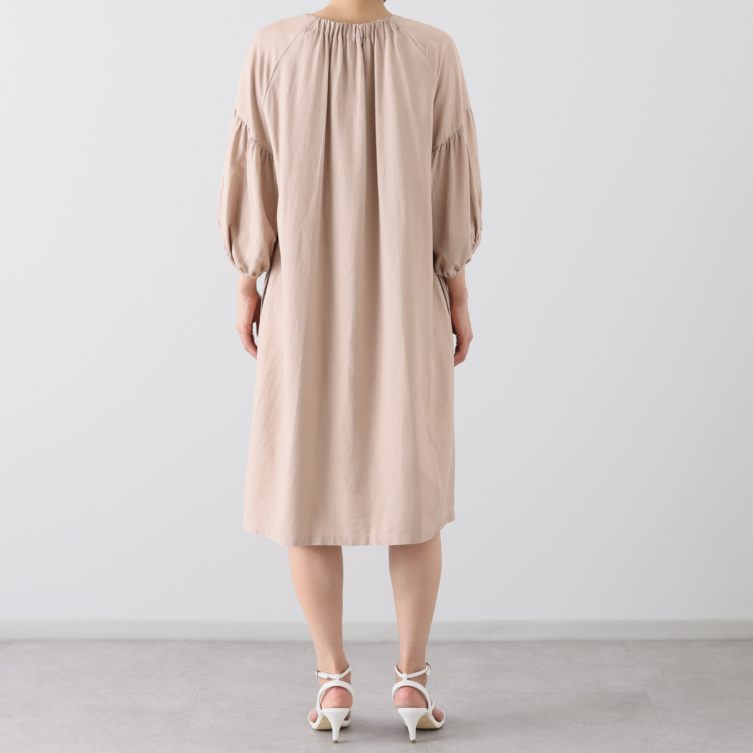 ダジュール タック＆刺しゅう ナチュラルワンピース