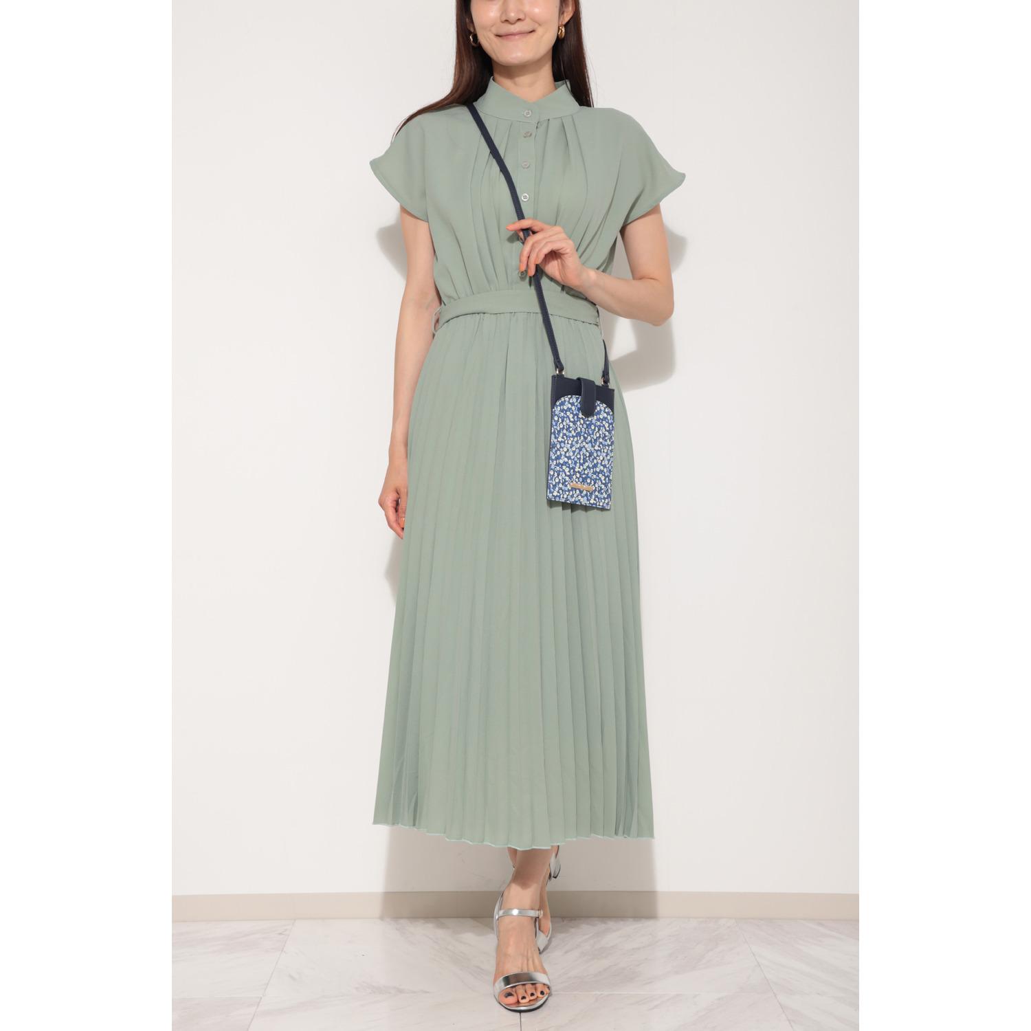 ローラアシュレイ スマホショルダーバッグ