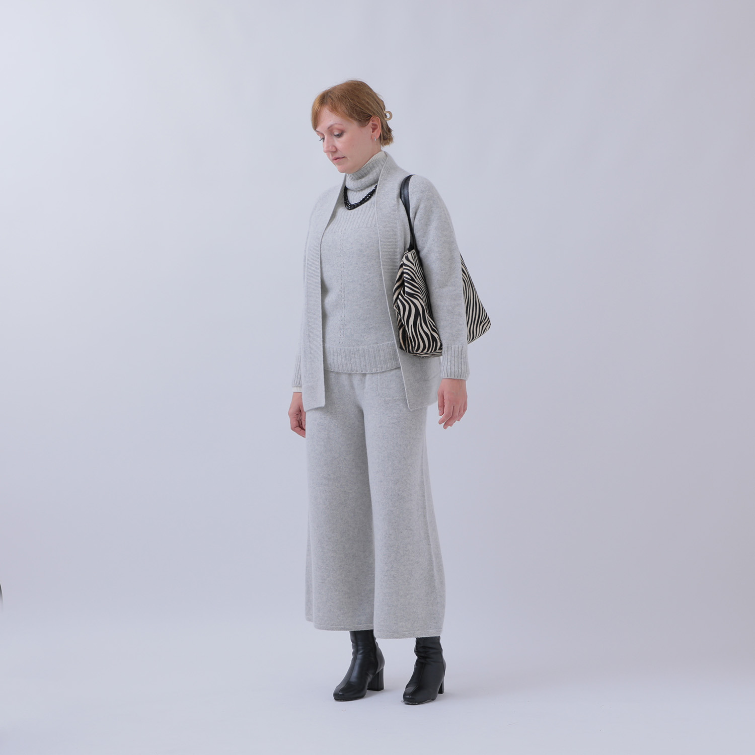 ルーエン　ローズ 日本製 内モンゴル産 カシミヤ１００％ Ｖネック トッパーカーディガン