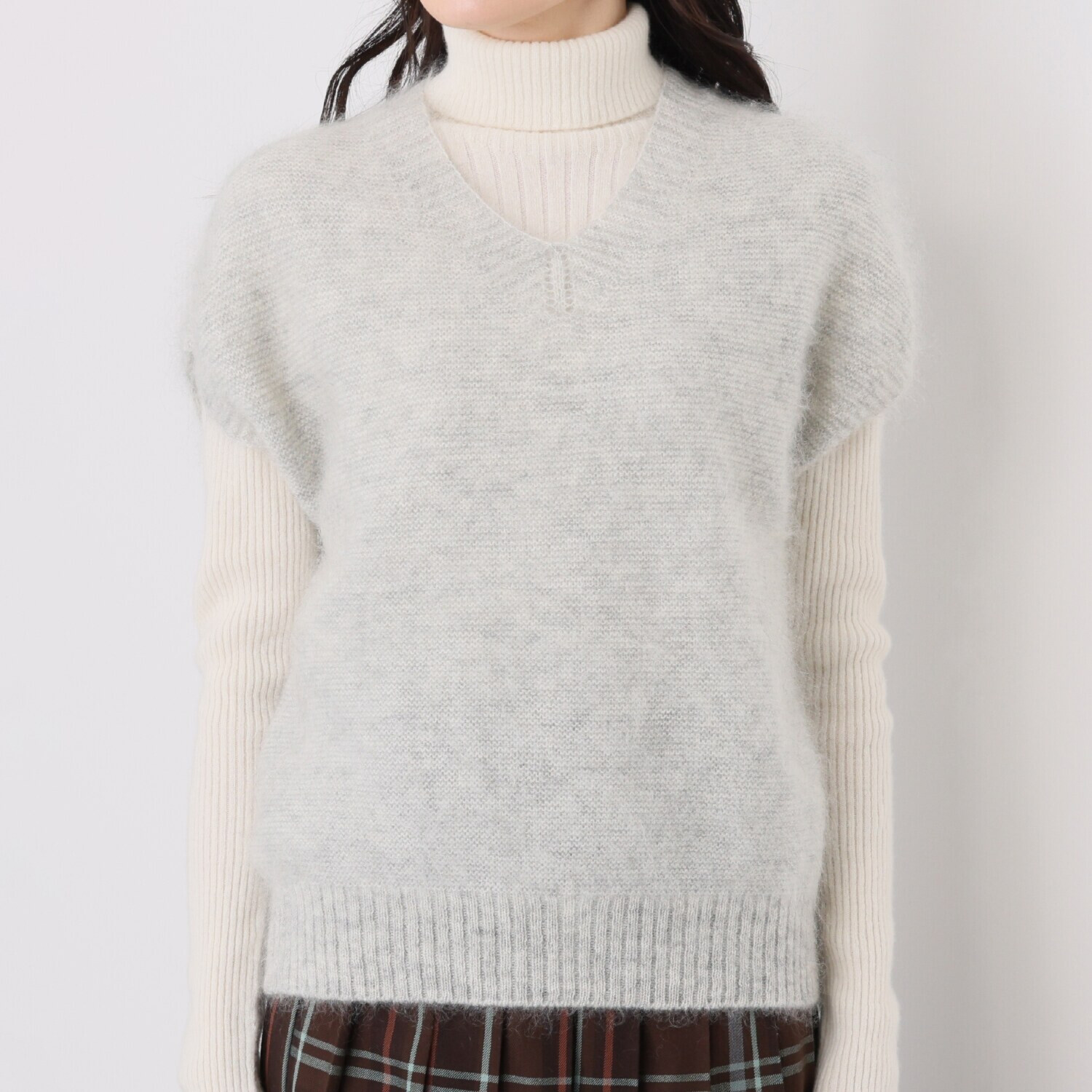 ルーエン　ローズ 日本製 内モンゴル産 カシミヤ混 モヘヤブレンド Ｖネックベスト