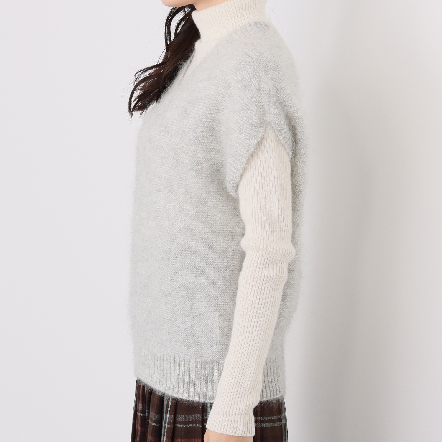 ルーエン　ローズ 日本製 内モンゴル産 カシミヤ混 モヘヤブレンド Ｖネックベスト