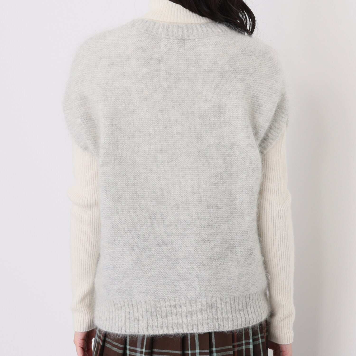 ルーエン　ローズ 日本製 内モンゴル産 カシミヤ混 モヘヤブレンド Ｖネックベスト