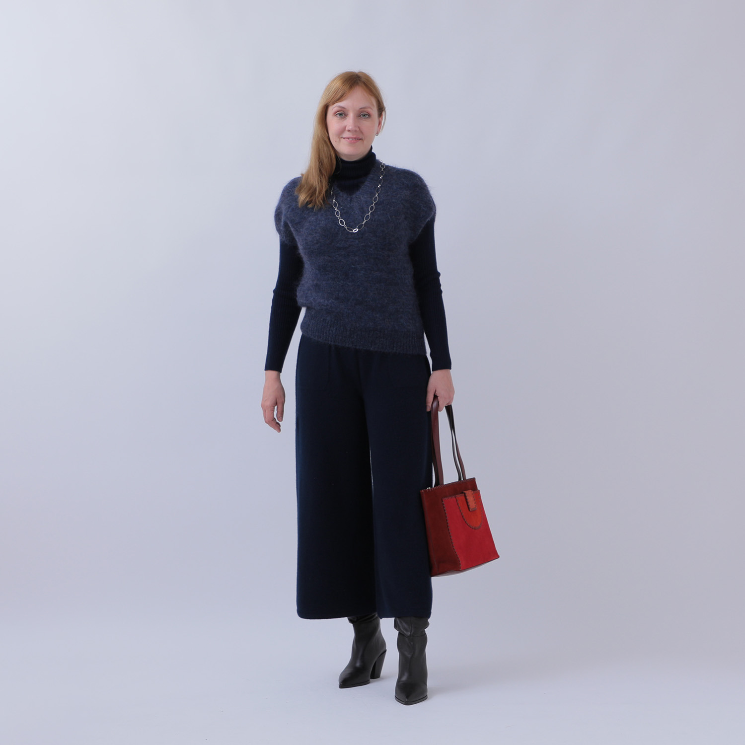 ルーエン　ローズ 日本製 内モンゴル産 カシミヤ混 モヘヤブレンド Ｖネックベスト