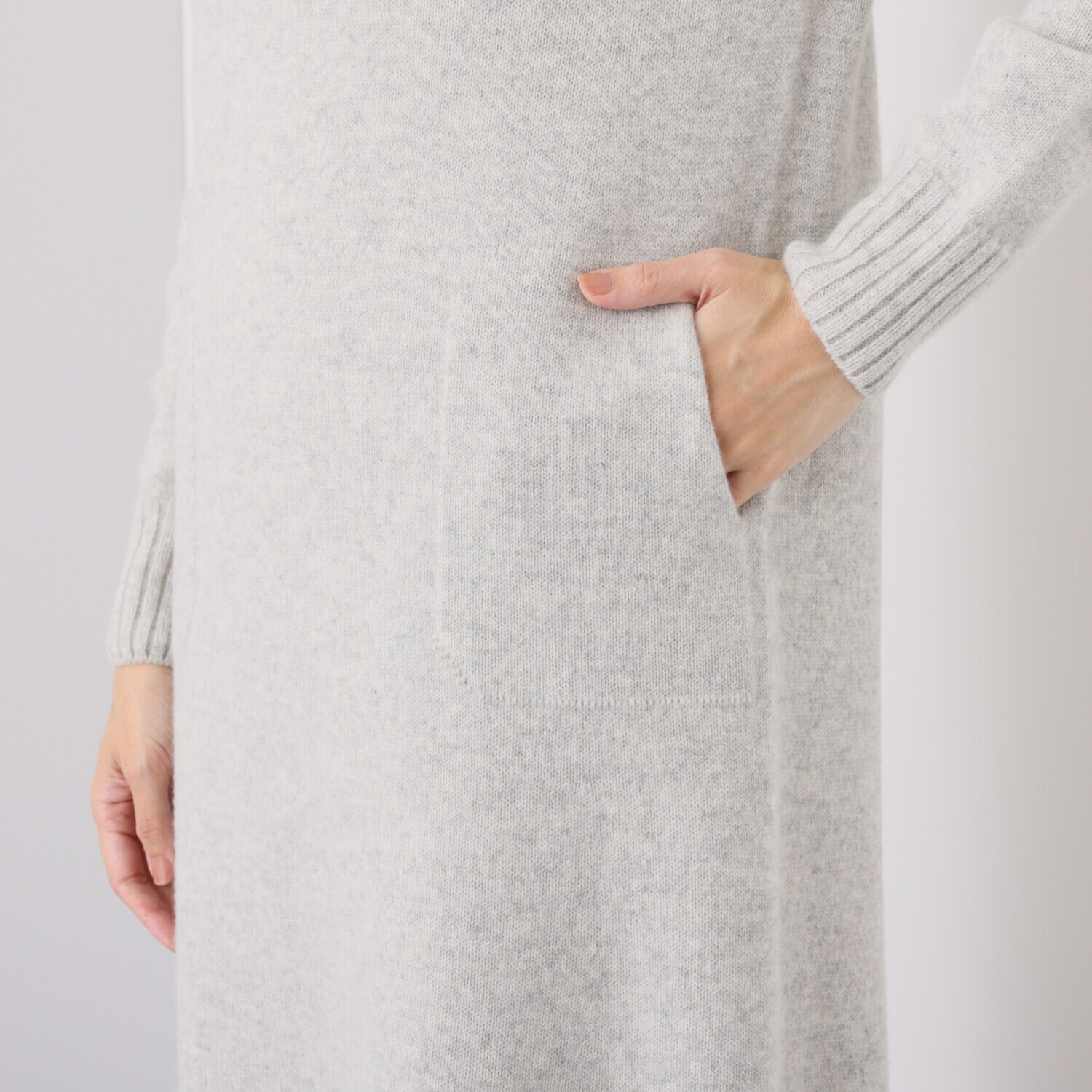 ルーエン　ローズ 日本製 内モンゴル産 カシミヤ１００％ ポケット付 ハイネックワンピース