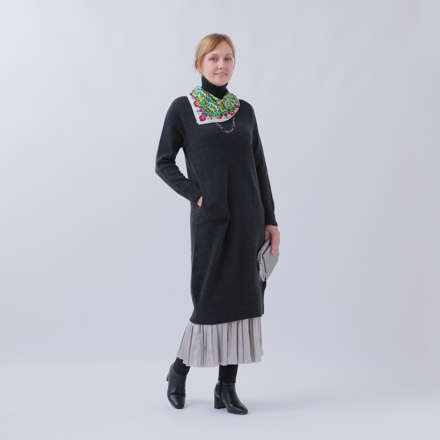 ルーエン　ローズ 日本製 内モンゴル産 カシミヤ１００％ ポケット付 ハイネックワンピース