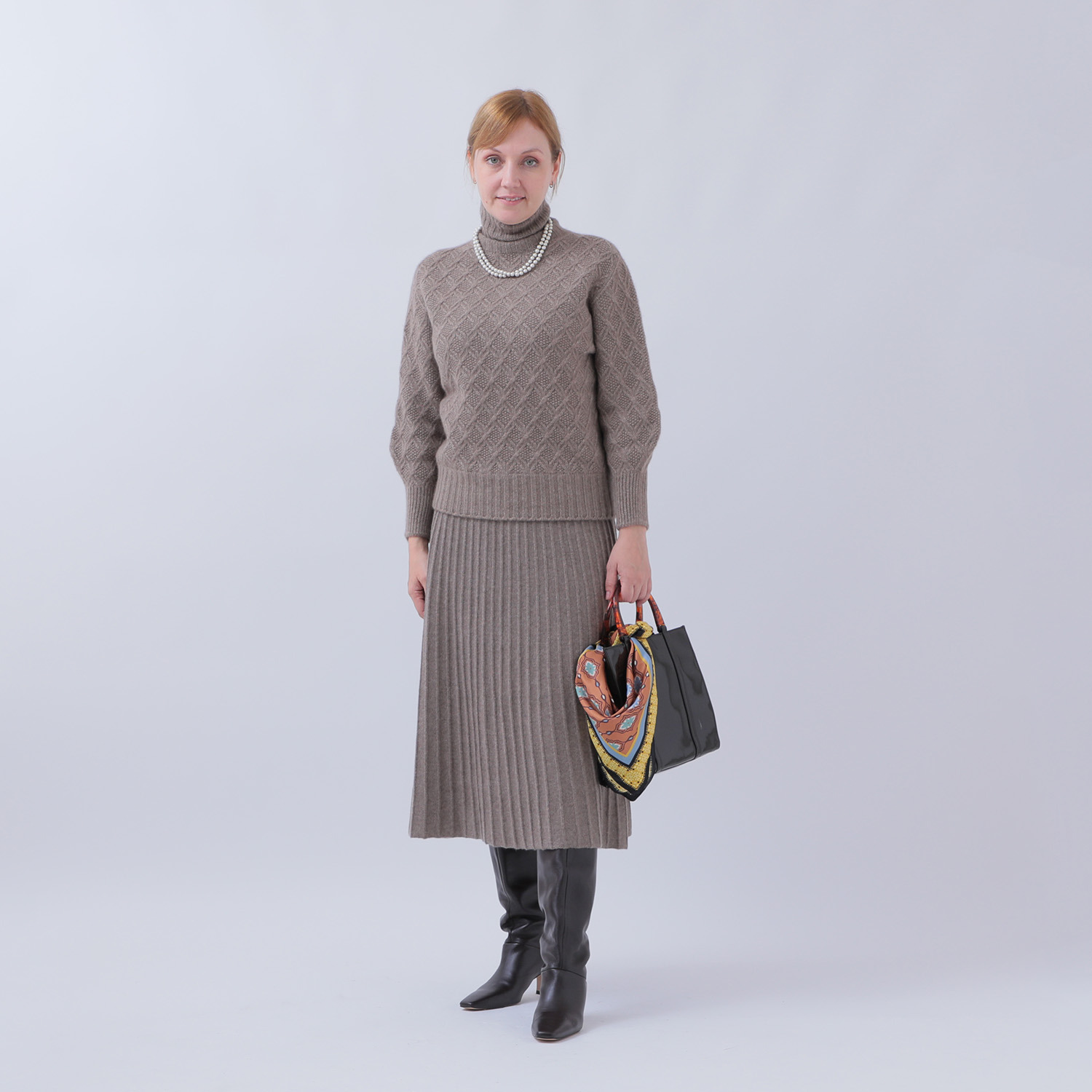 ルーエン　ローズ 日本製 内モンゴル産 カシミヤ１００％ フラワーバスケット柄 ハイネックプルオーバー