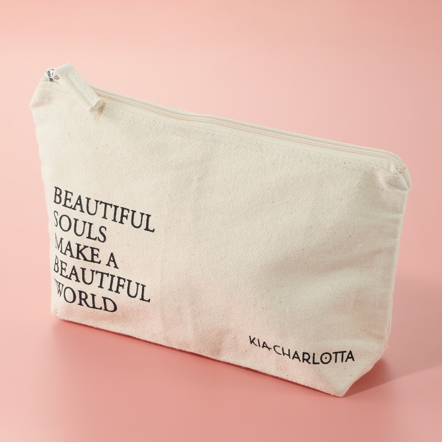 キアシャルロッタ ドイツ発プロ御用達メイク １品５役！５色入りマルチ カラーメイクパレット ヴィーガン　アイシャドウ “ＤＲＥＡＭＳ 　ＣＯＭＥ　ＴＲＵＥ” デビュー特別セット