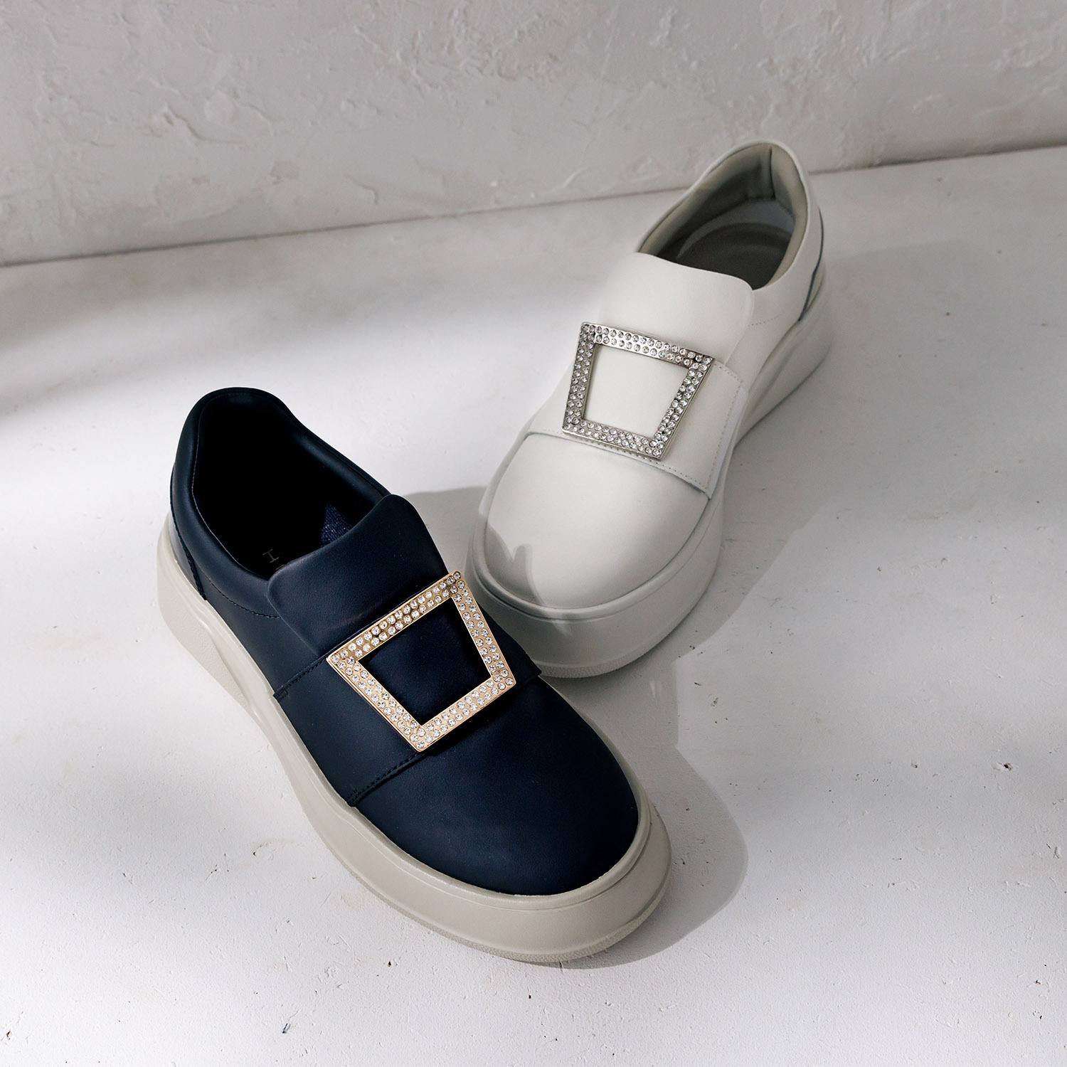 卑弥呼 はっ水アクションレザー ビジュウ コートソールスリッポン