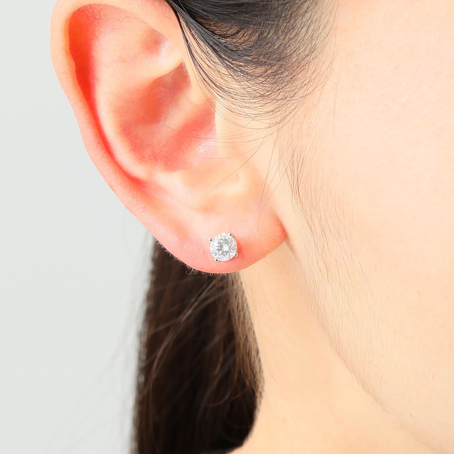 ニューヨークからの贈り物 シルバー モアサナイト 一粒デザインピアス ＜スモール＞