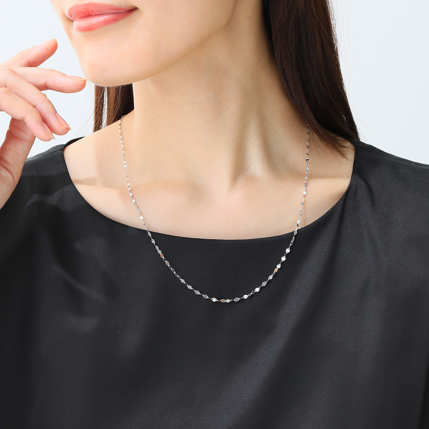 リンジェ 最高品位の純プラチナ 煌めきの ペタルチェーン グラデーションネックレス