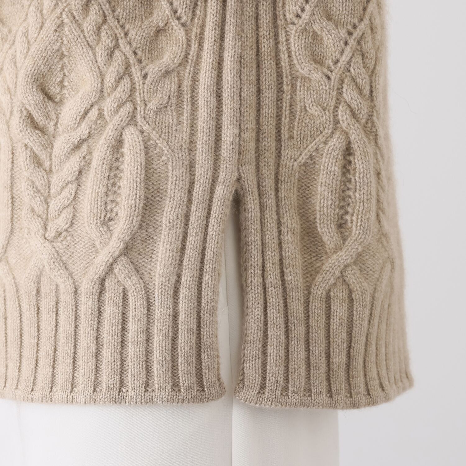 ネイチャーズ 無染色カシミヤ ケーブル編 ボトルネックプルオーバー